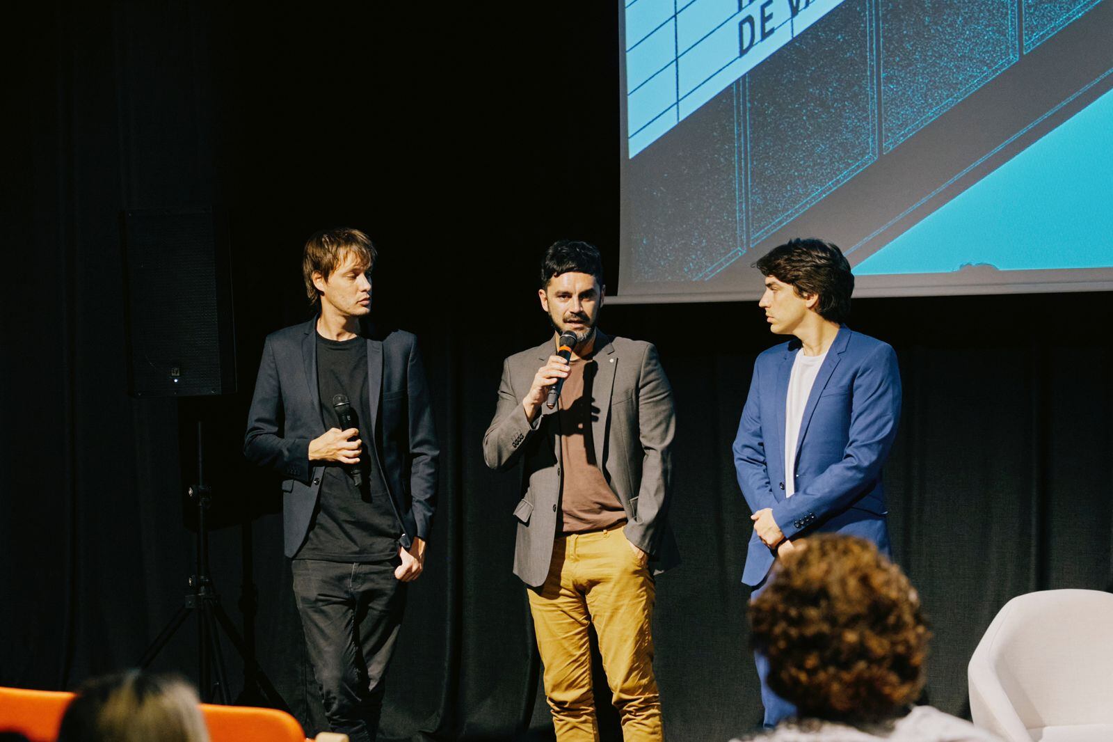 Gonzalo Heredia viajó a Valencia, España y recibió un premio en nombre de la serie que protagoniza, El Sabor del Silencio (Gentileza Prensa El sabor del silencio)