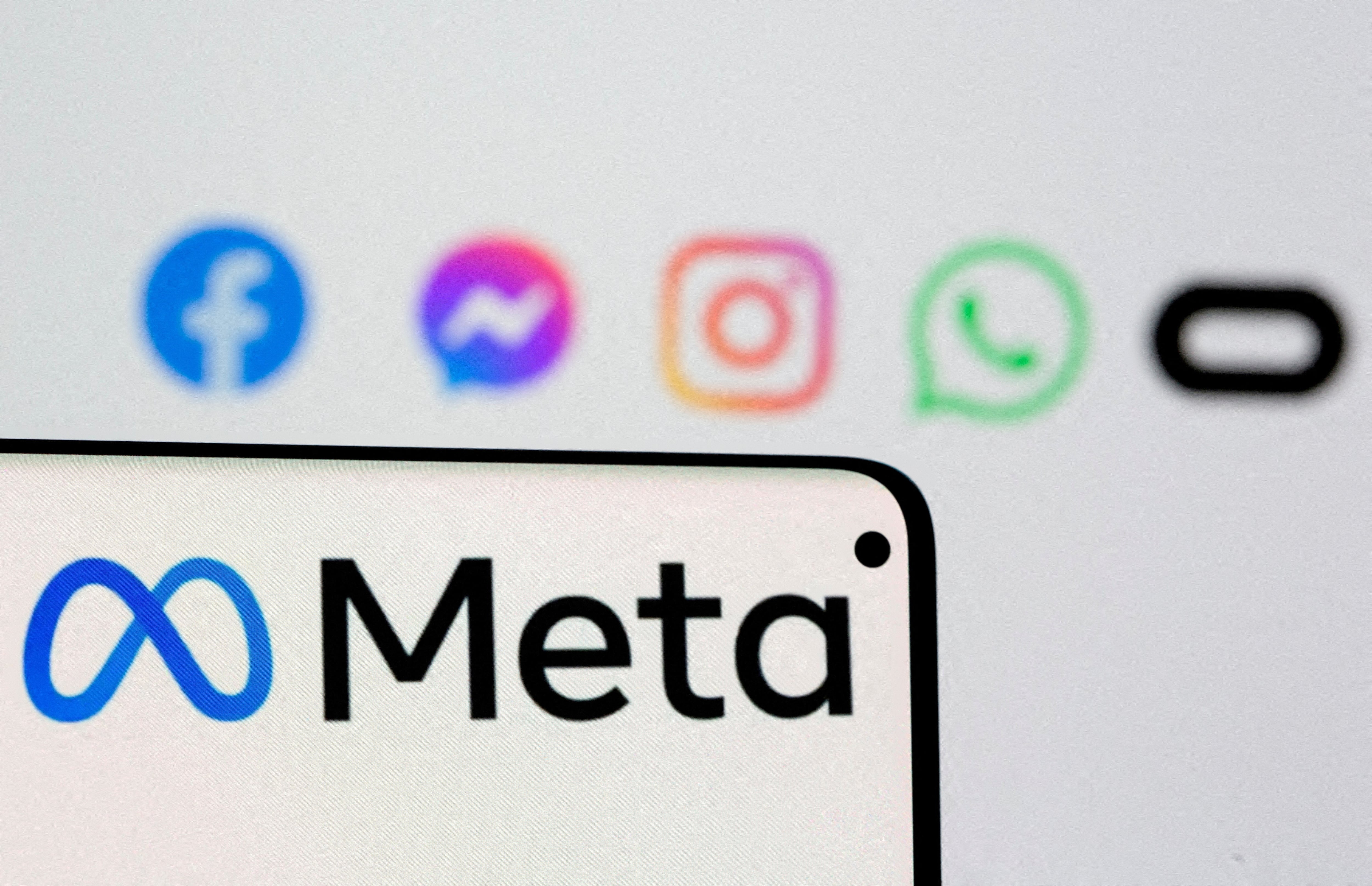 Meta AI está disponible en Facebook, Messenger, WhatsApp e Instagram. REUTERS/Dado Ruvic/Illustration/File Photo