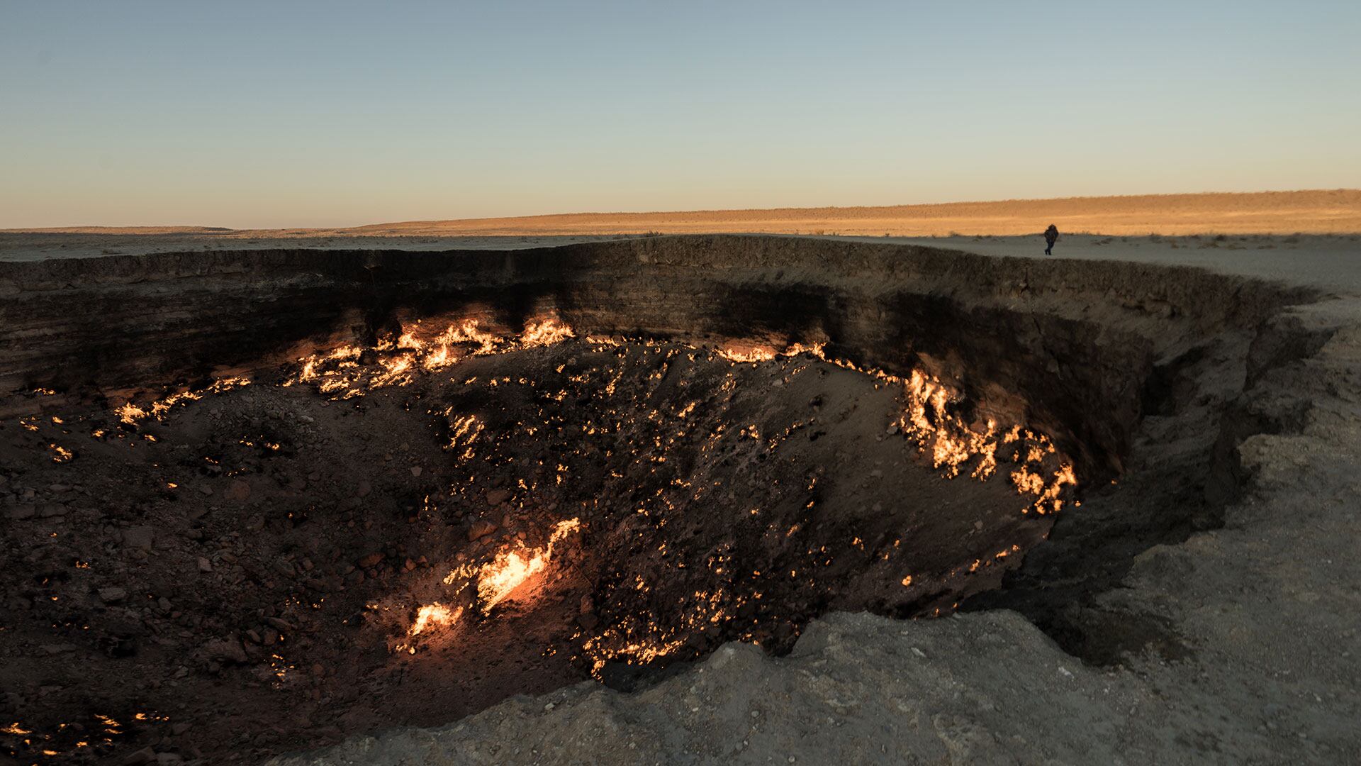 Puerta del Infierno (Gates to Hell), el cráter Darvaza en el desierto de Karakum 1920