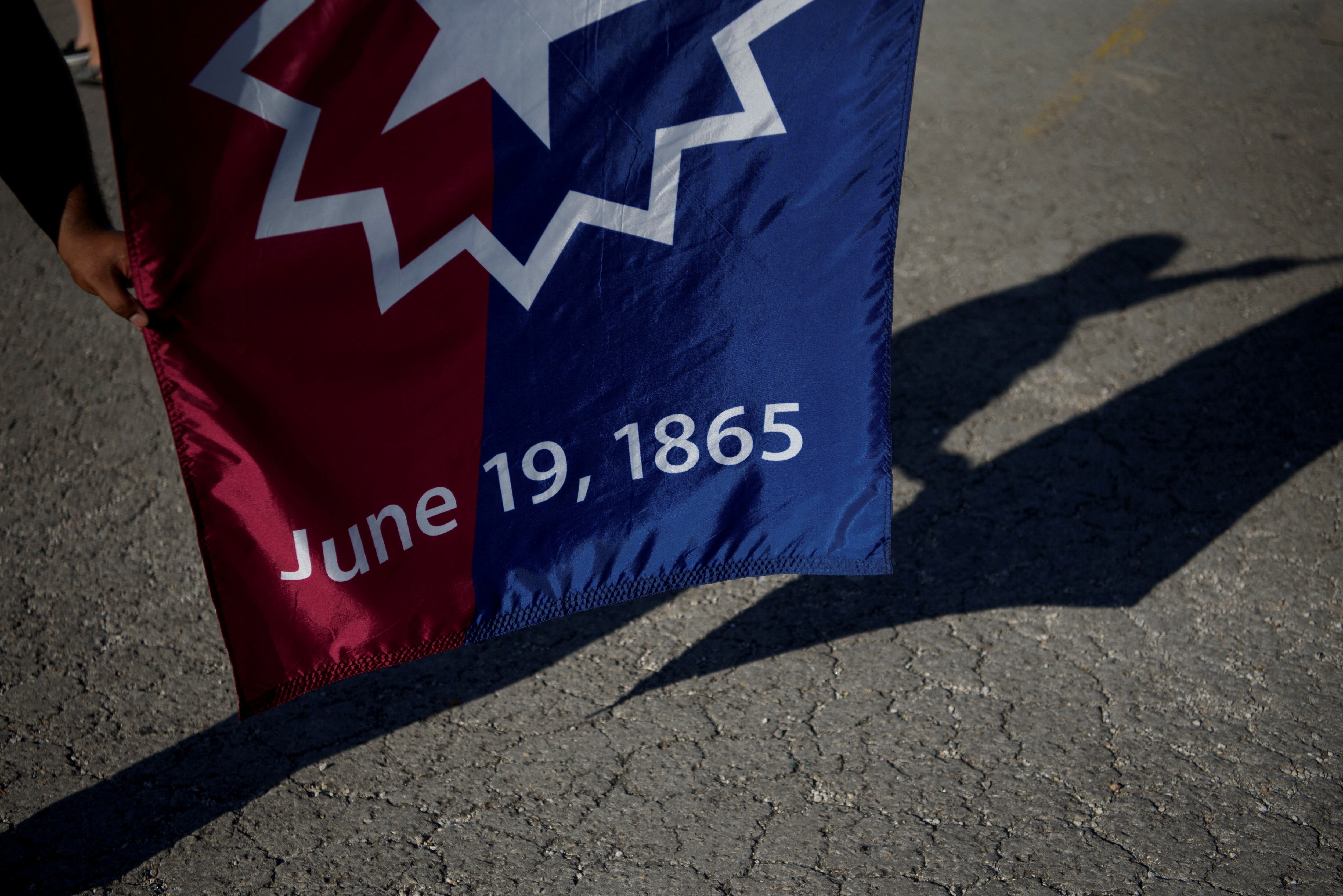 Los estados han comenzado a declarar Juneteenth como fiesta estatal, promoviendo su reconocimiento y celebración. (REUTERS/Callaghan O'Hare)