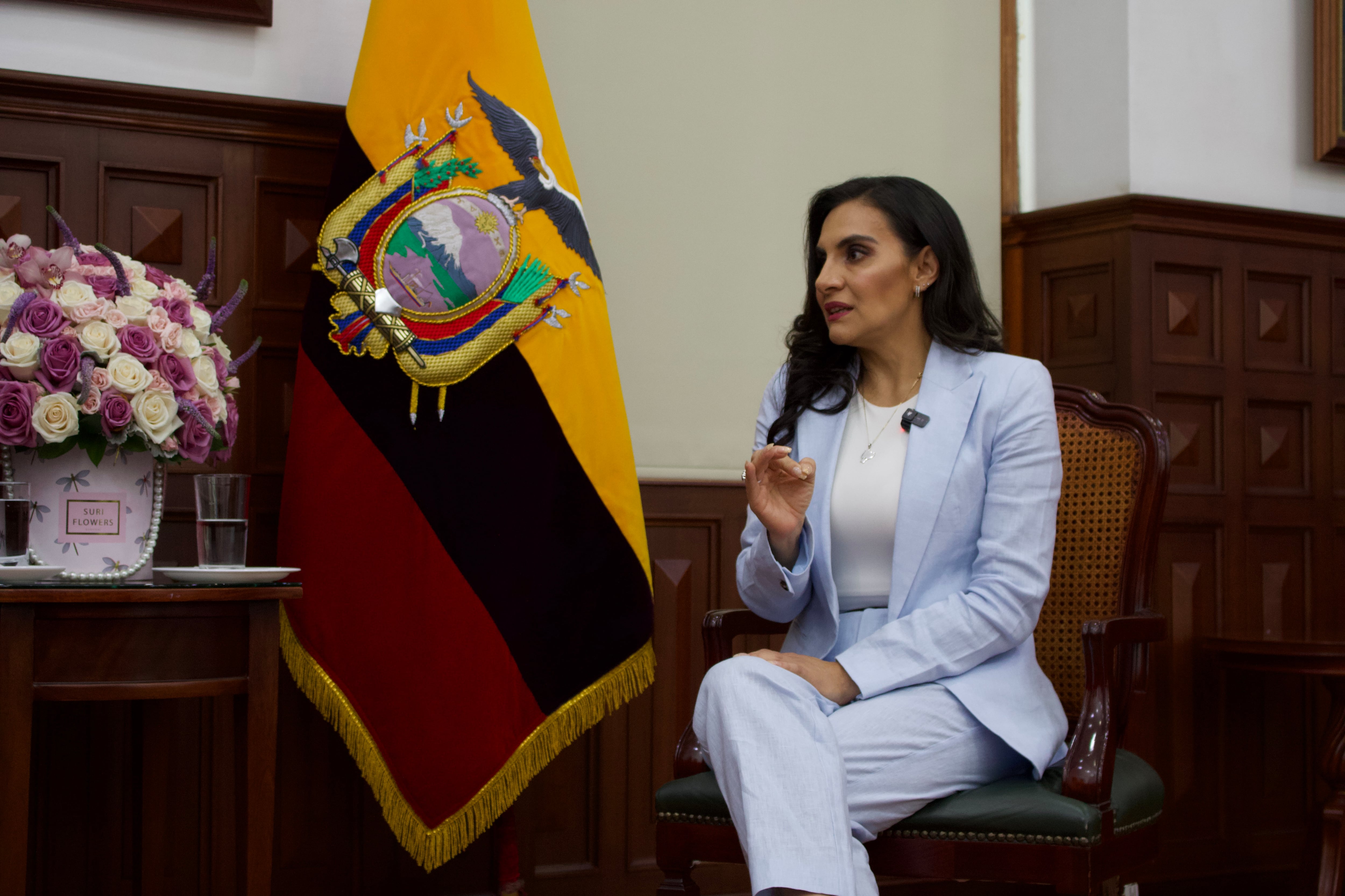 La vicepresidenta de Ecuador inició una demanda contra el gobierno por violar sus derechos y orquestar su destitución