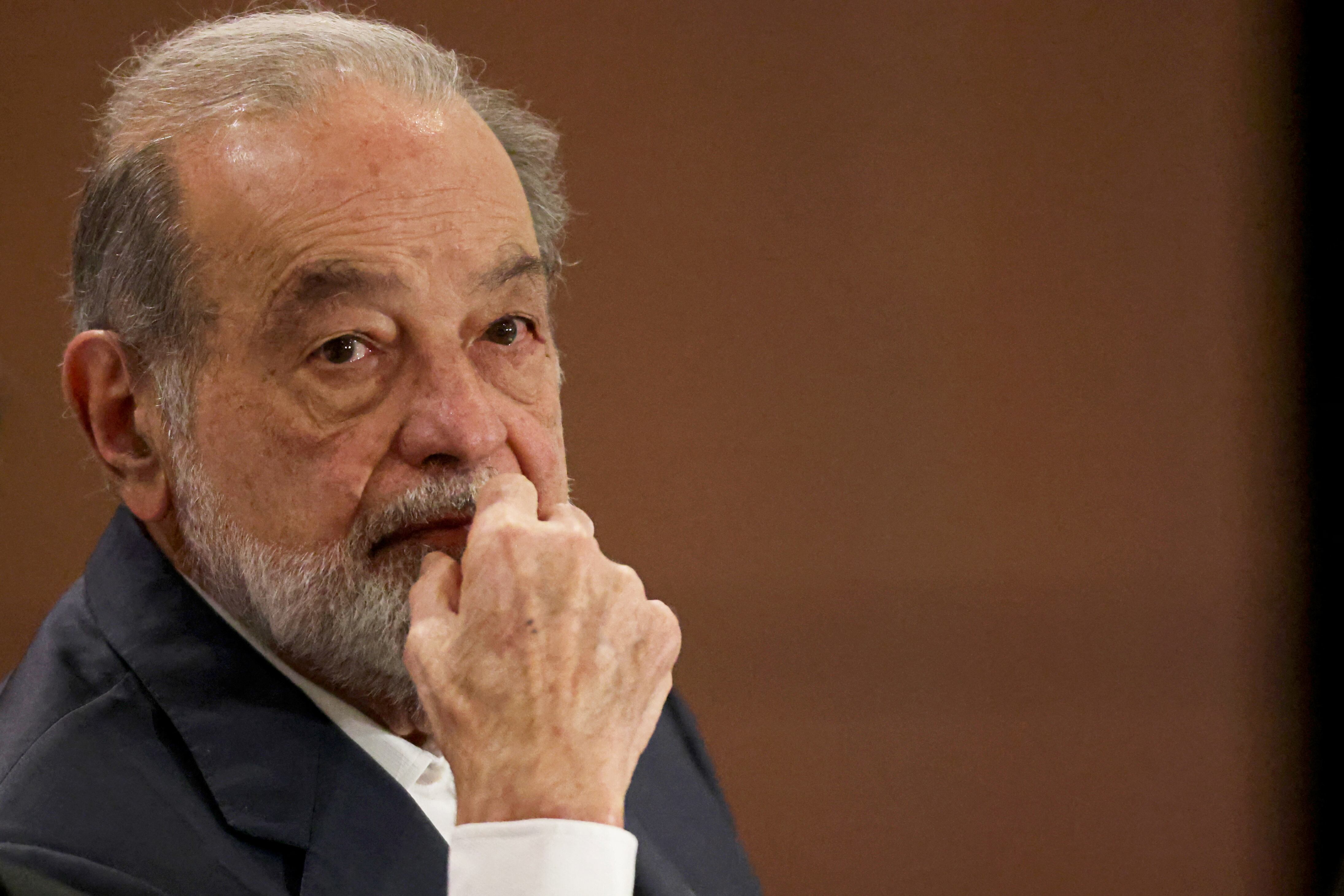 Carlos Slim logró aumentar su fortuna durante el sexenio de AMLO. REUTERS/Luis Cortes