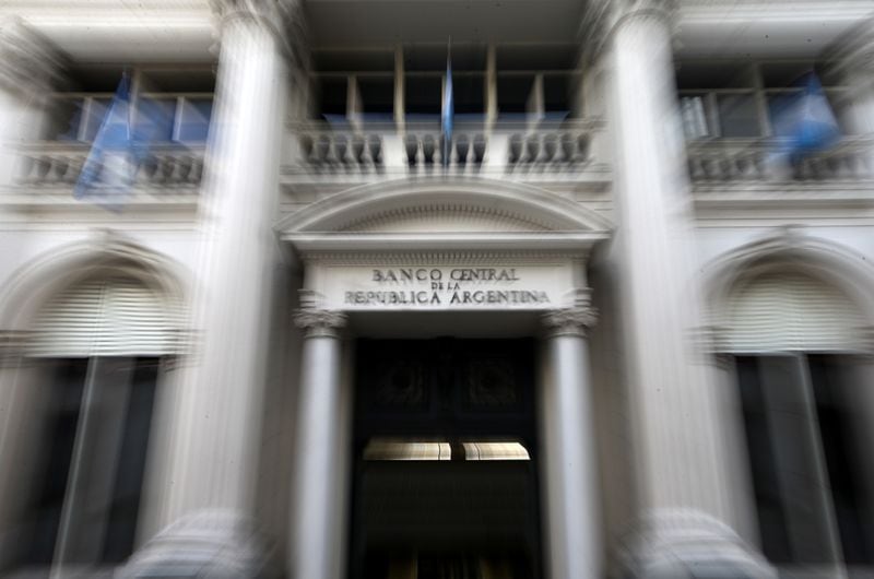 Foto de archivo - Fachada del Banco Central de la República Argentina (BCRA). REUTERS/Agustin Marcarian