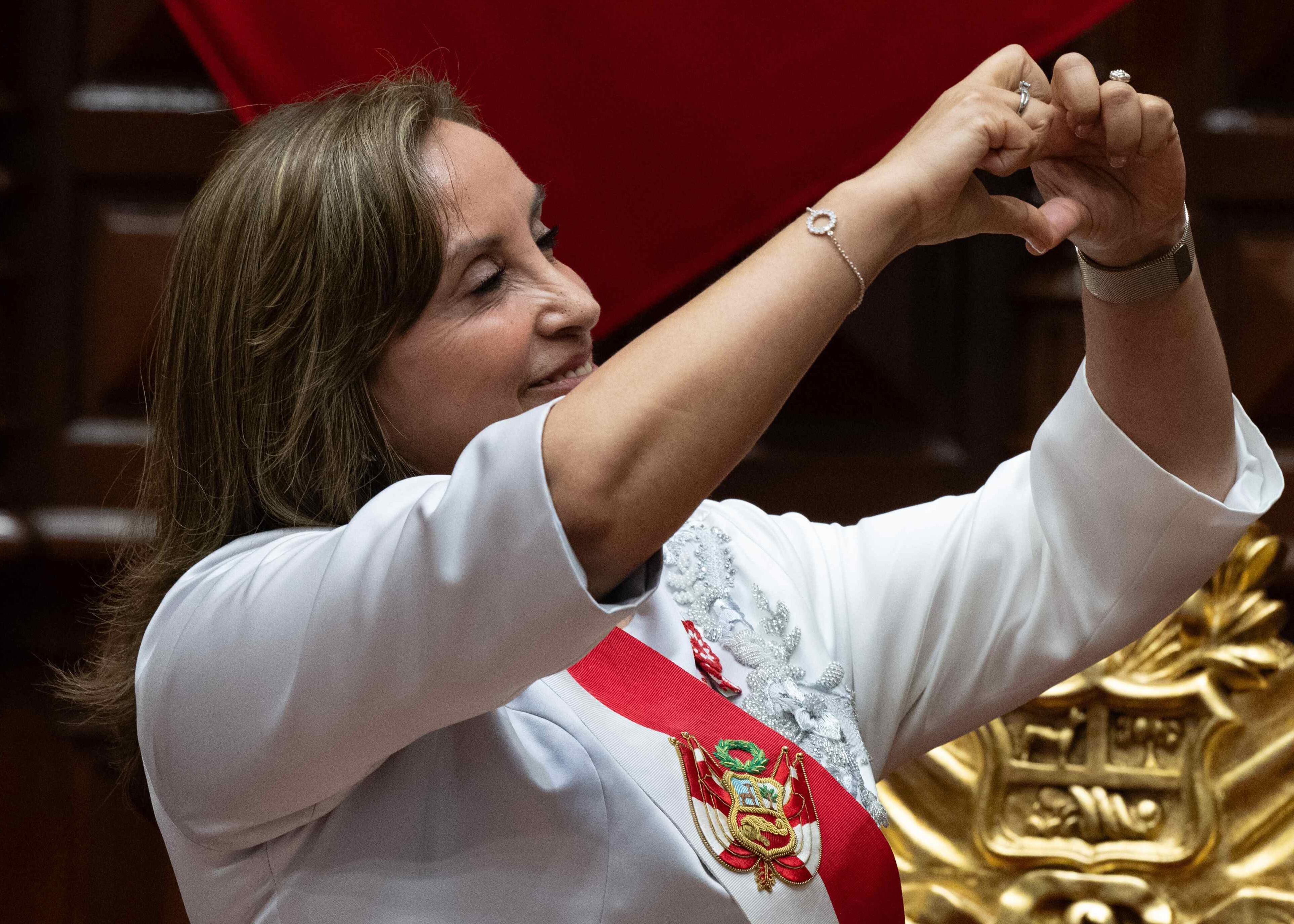 Fotografía de archivo del 28 de julio de 2024 en donde aparece la presidenta de Perú, Dina Boluarte, en el Parlamento, en Lima (Perú). EFE/ Cristobal Bouroncle
