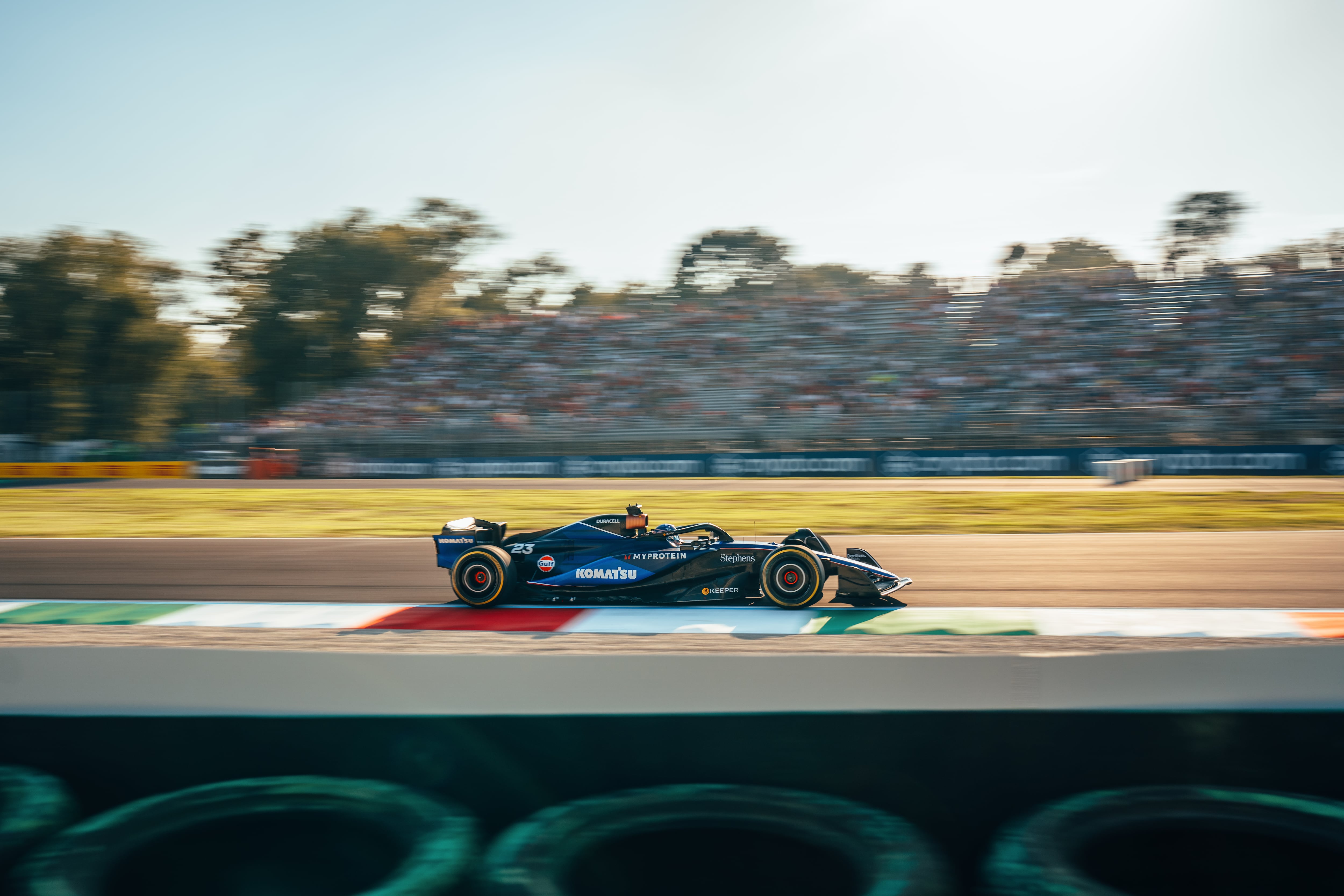 Alex Albon en acción con su Williams FW 46 en Monza (Prensa Williams Racing)