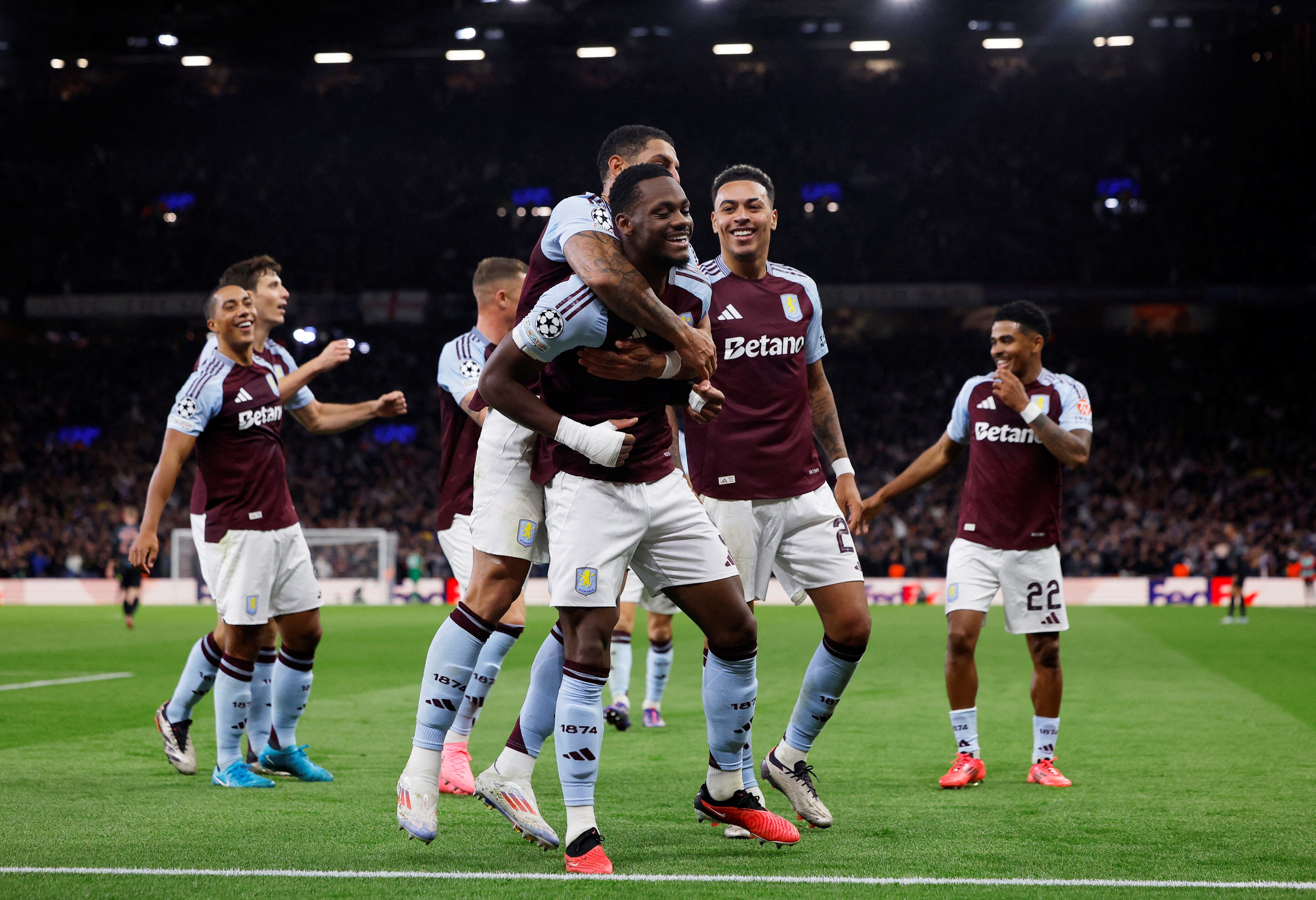 Soccer Football - Champions League - Aston Villa v Bayern Munich - Villa Park, Birmingham, Britain - October 2, 2024 Aston Villa's Jhon Duran celebrates scoring their first goal with teammates Action Images via Reuters/Andrew Couldridge     TPX IMAGES OF THE DAY