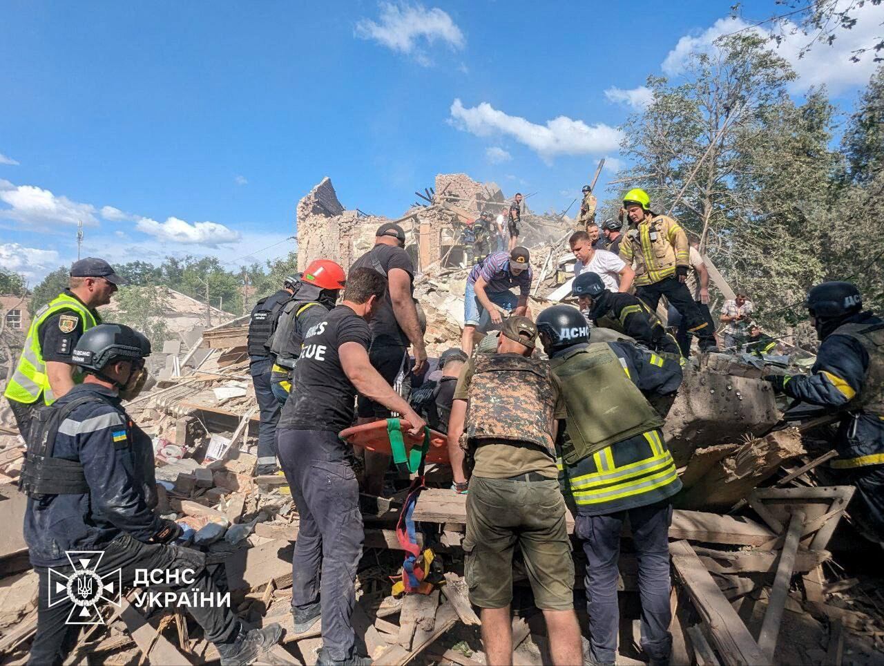 Aún hay cuatro desaparecidos entre los escombros de los edificios destruidos (REUTERS)