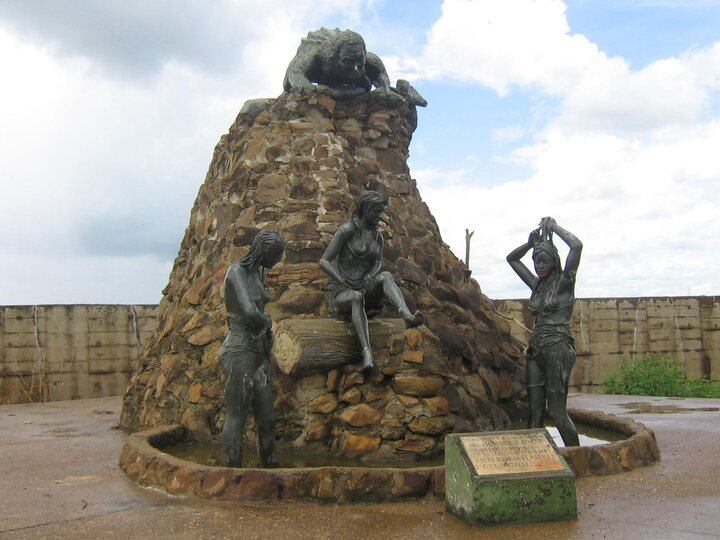 monumento a la leyenda hombre caiman-Plato-Magdalena-Colombia