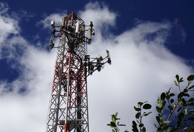 Las antenas de telefonía celular emiten altas ondas de radiación (REUTERS/Luis Jaime Acosta)