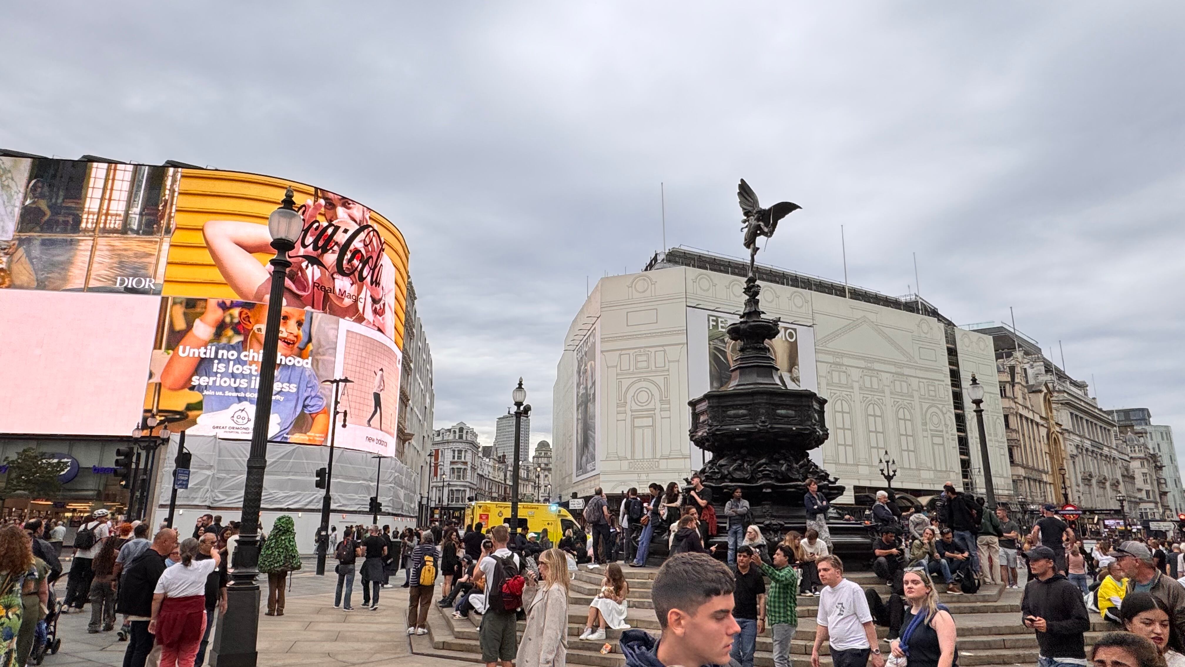 Lugares icónicos de Londres que no pueden faltar en tu visita. La capital del Reino Unido ofrece una rica mezcla de historia, cultura y modernidad. Desde el Tower of London hasta el palacio de Buckingham, un repaso por los rincones que definen esta ciudad única