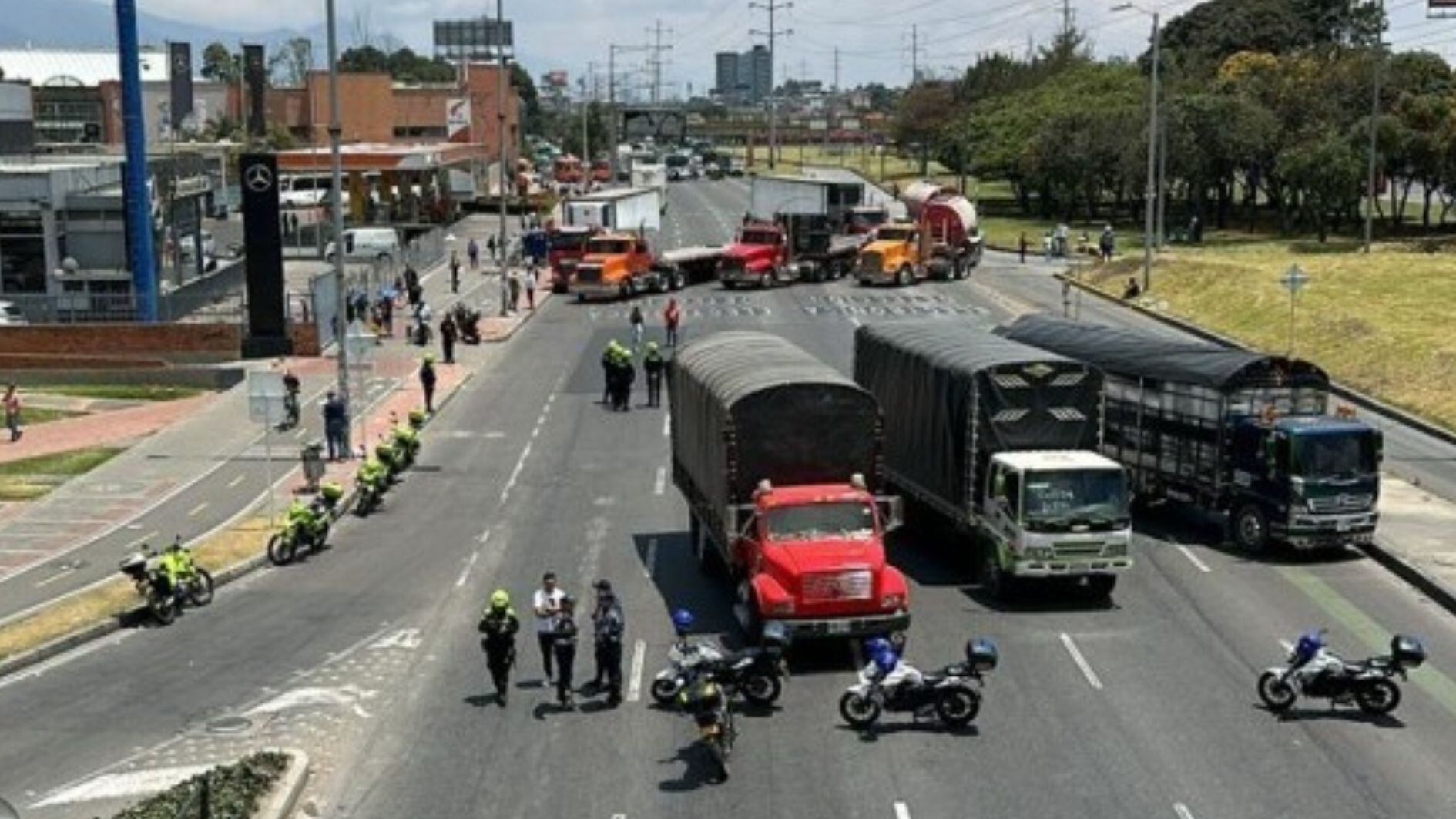 Tenga en cuenta que el paso vehicular en varios corredores de la ciudad se verá afectado durante todo el día por cuenta de las manifestaciones, de igual forma no hay servicio en varias troncales de Transmilenio - crédito @BogotaTransito/X