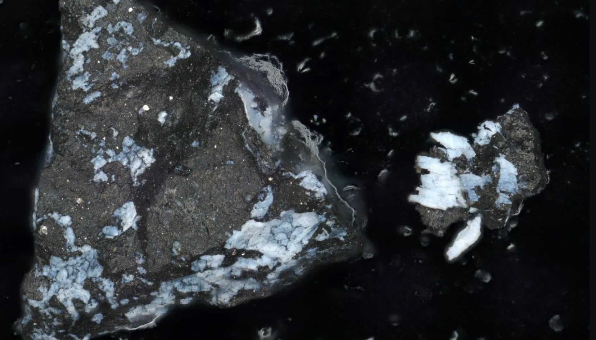 Las rocas recolectadas en Bennu representan una cápsula del tiempo de los primeros días del sistema solar que se remonta a más de 4.500 millones de años