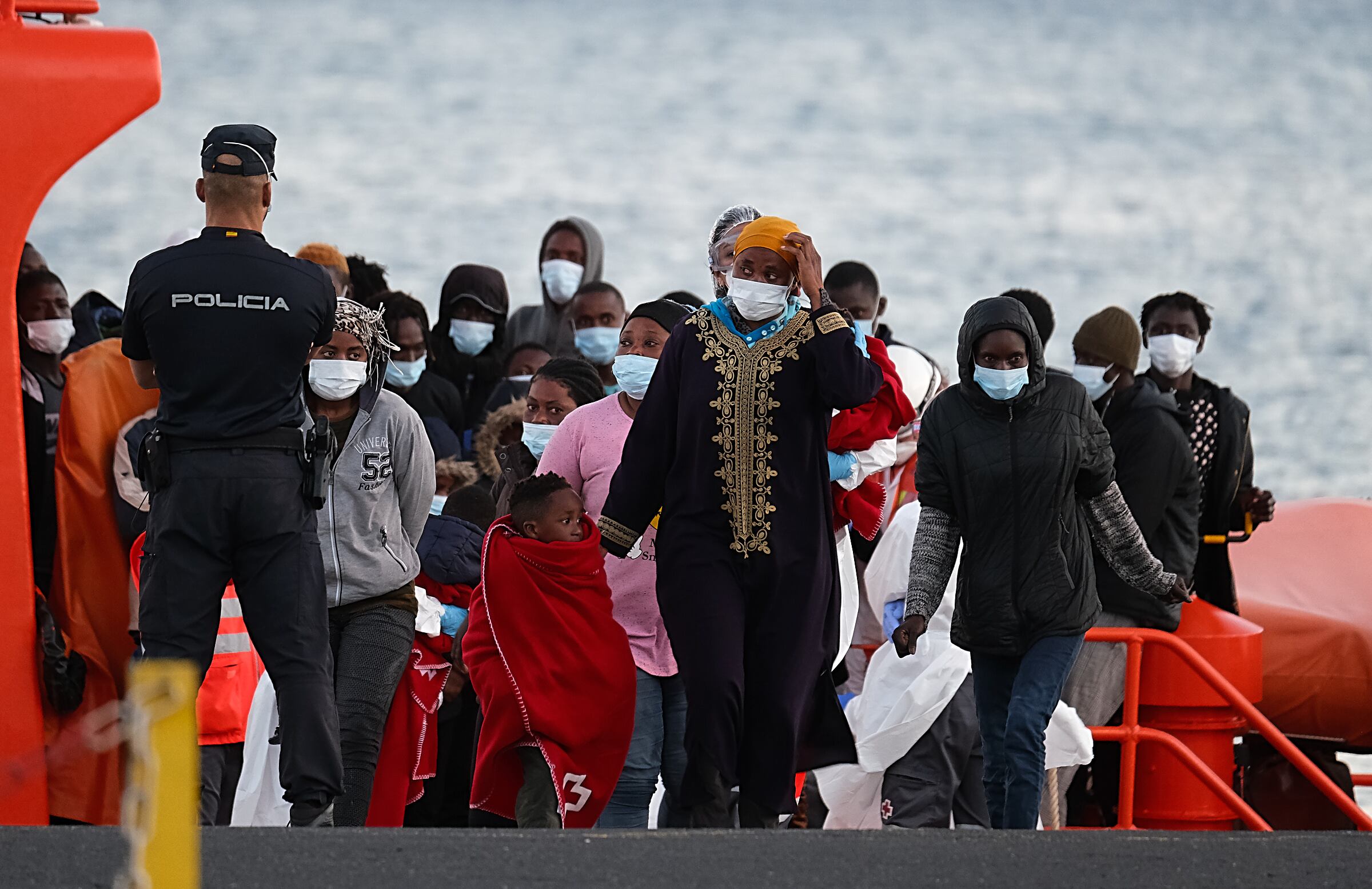 Migrantes llegan a tierra en las Islas Canarias (España). Europa Press 