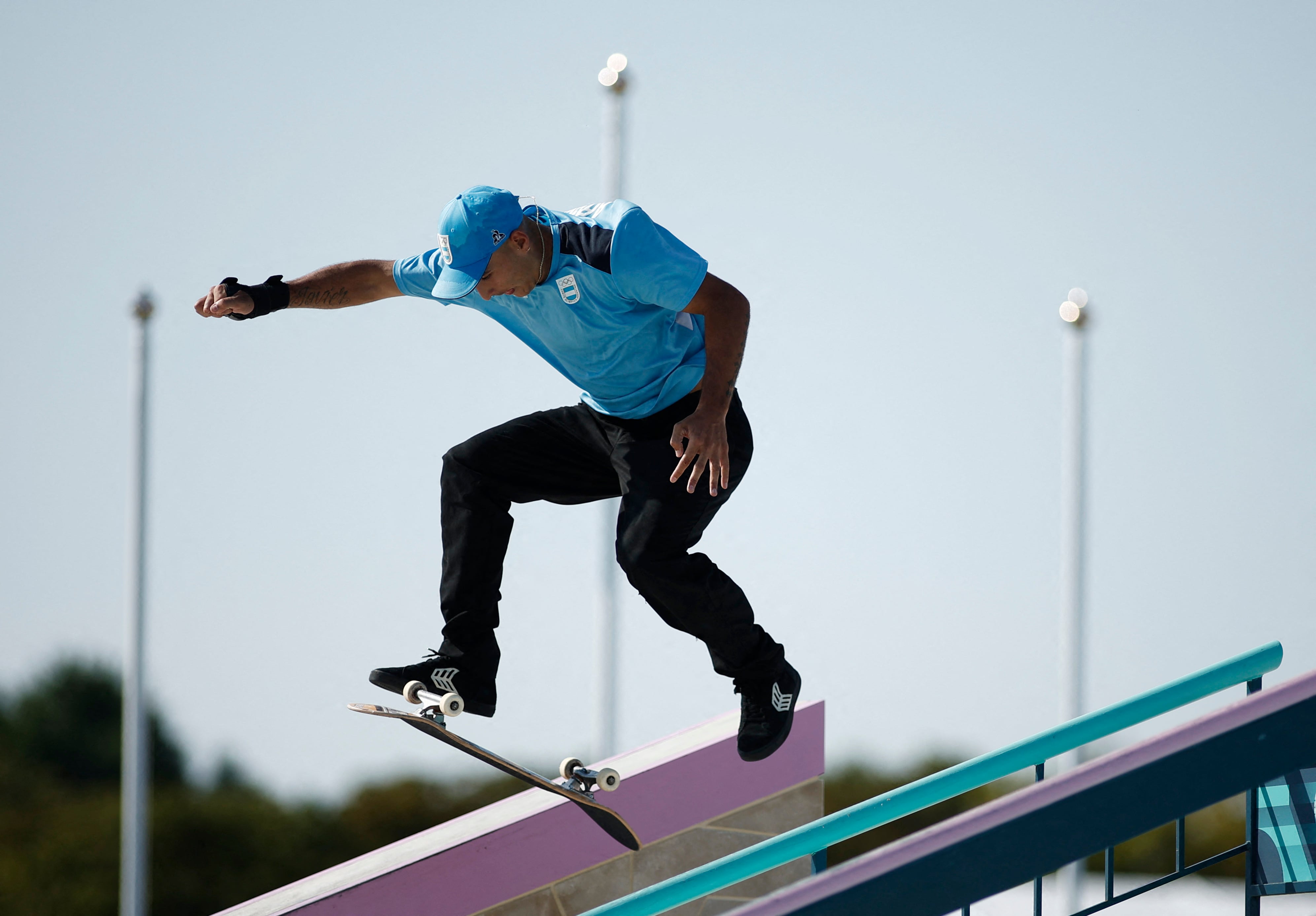 Matías Dell Olio finalizó en el octavo puesto de la final de la especialidad street del skateboarding (REUTERS/Benoit Tessier)