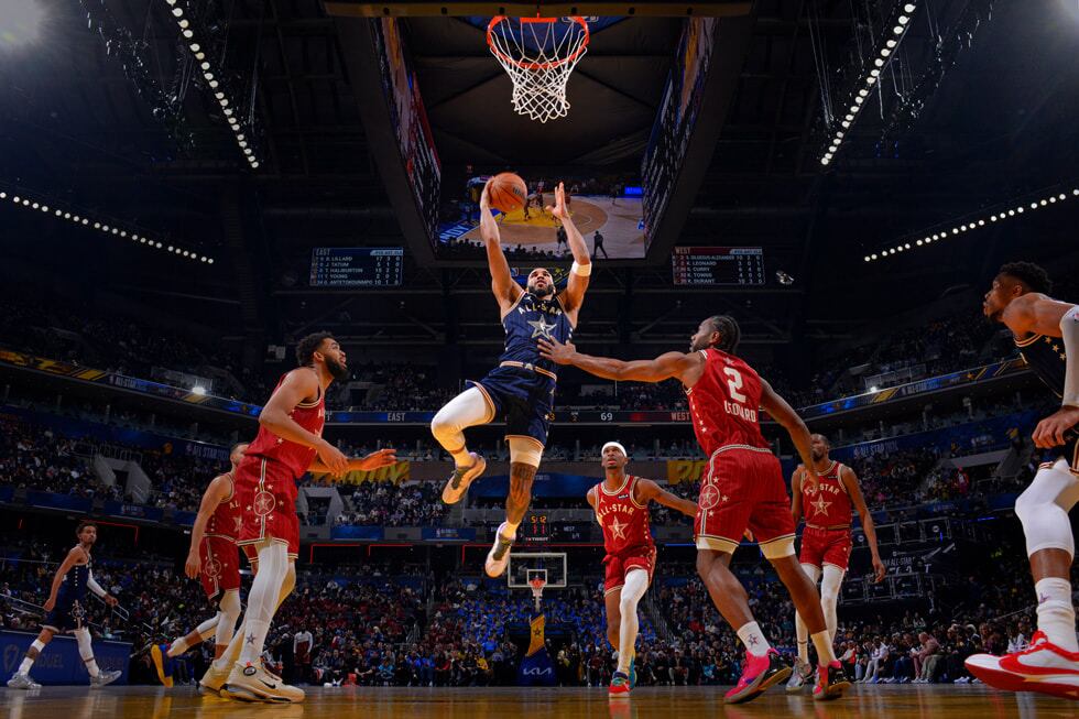 Los espectadores podrán ver el juego de las estrellas de la NBA en una experiencia inmersiva. (Apple)