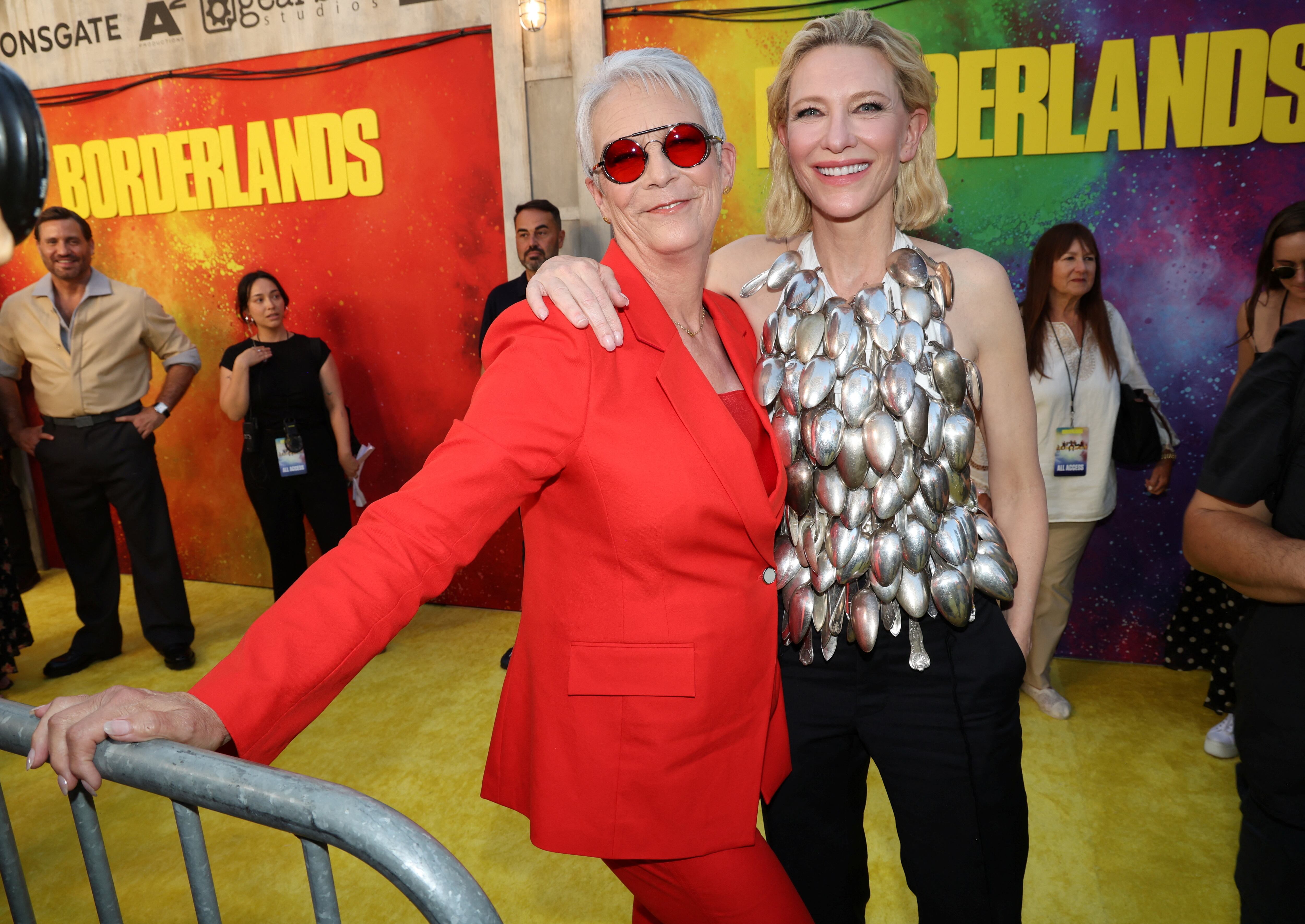 Jamie Lee Curtis bromeó sobre la pieza inusual que vestía Cate Blanchett en el evento (REUTERS/Mario Anzuoni)