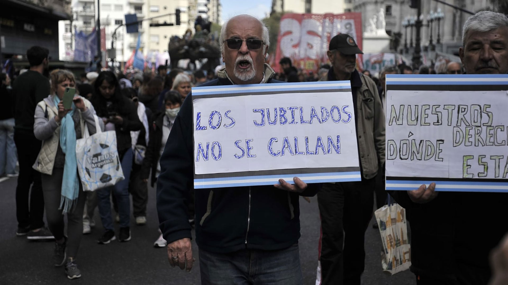 Plaza del Congreso - Debate en Diputados por el veto de Javier Milei a la reforma jubilatoria