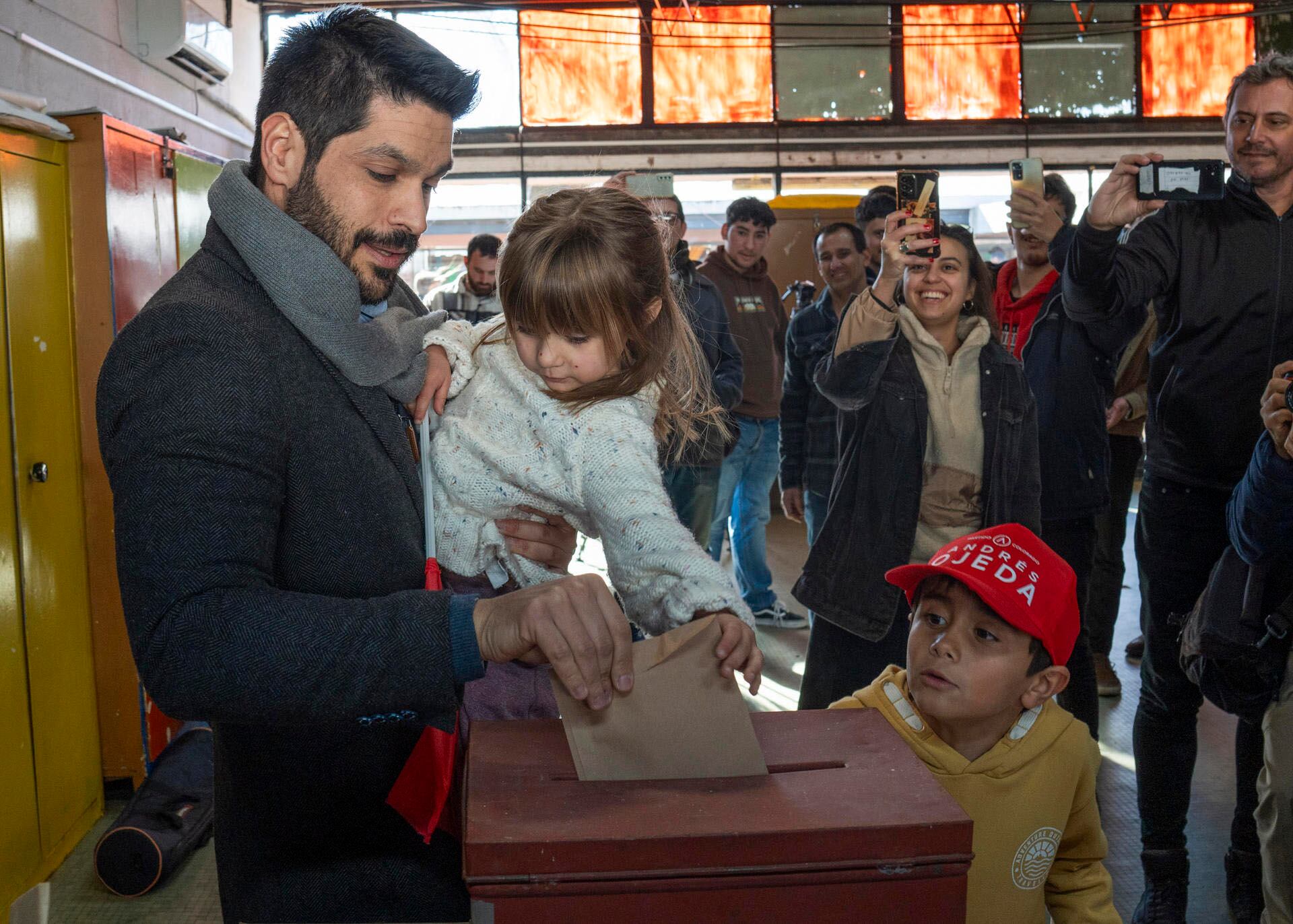 Andrés Ojeda en plenas votaciones