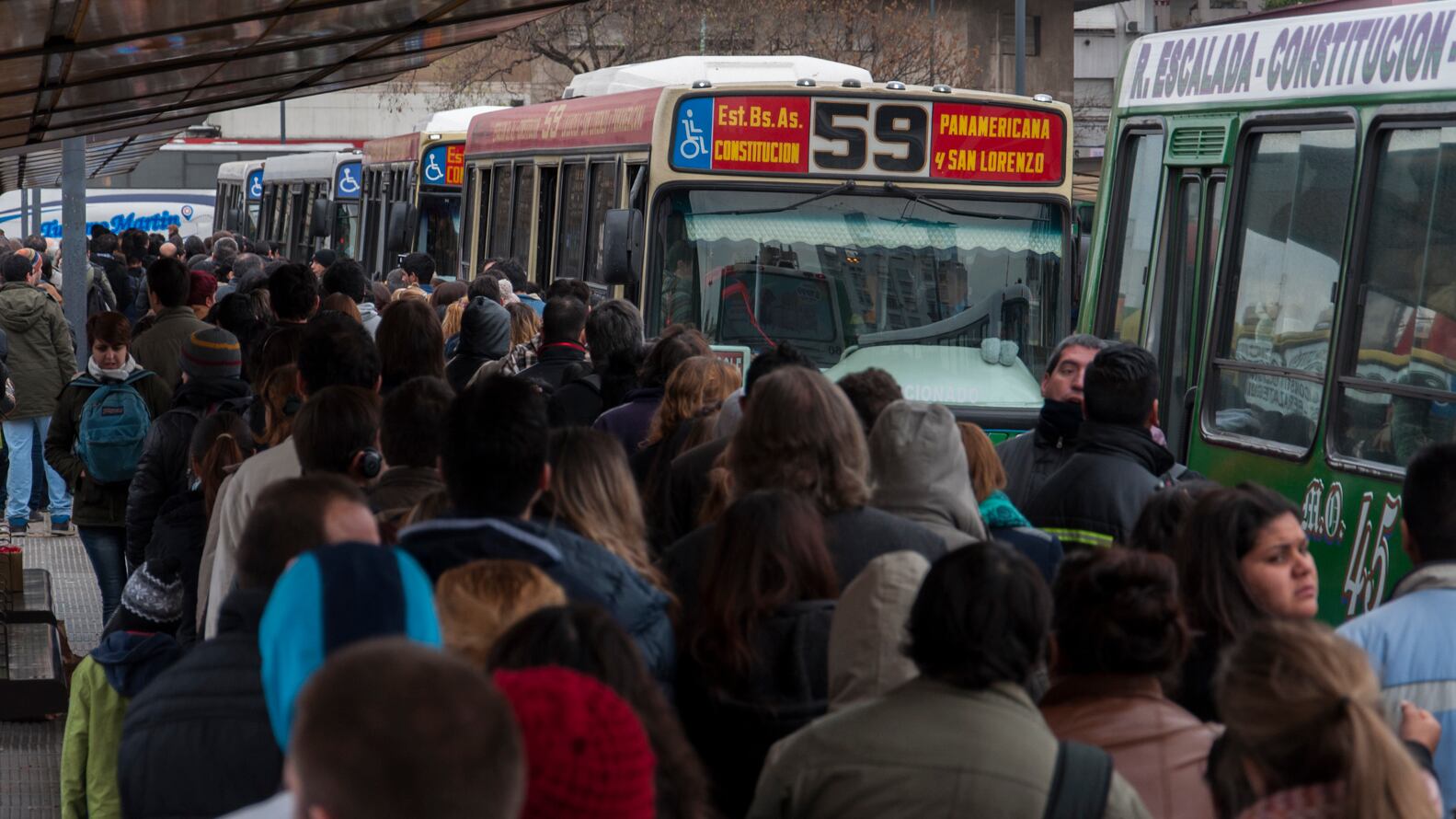 El Gobierno se enfrenta a otro conflicto de transporte: podría haber paro nocturno de colectivos desde el jueves 