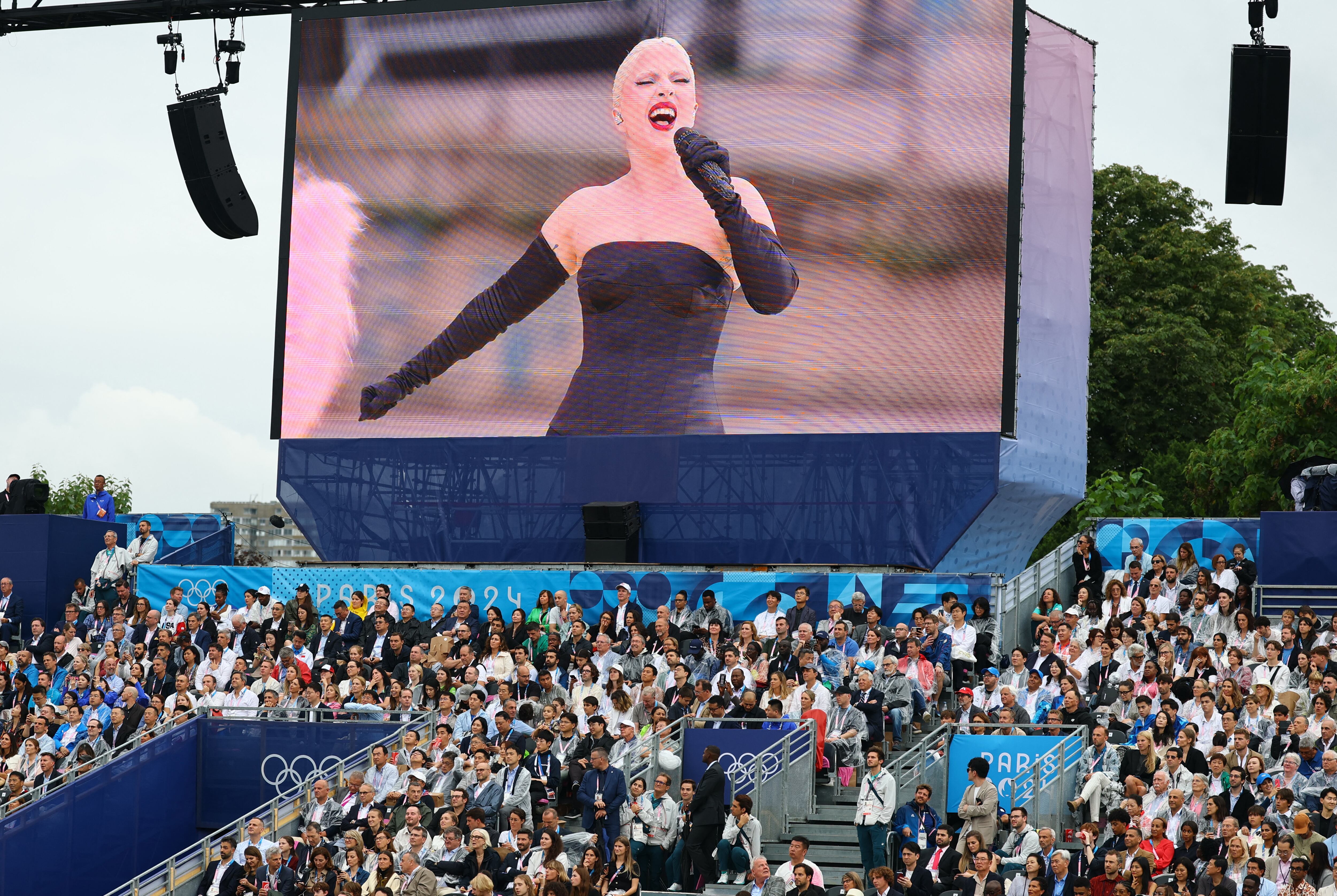 La estrella internacional Lady Gaga brilló en el escenario ante la mirada del público

