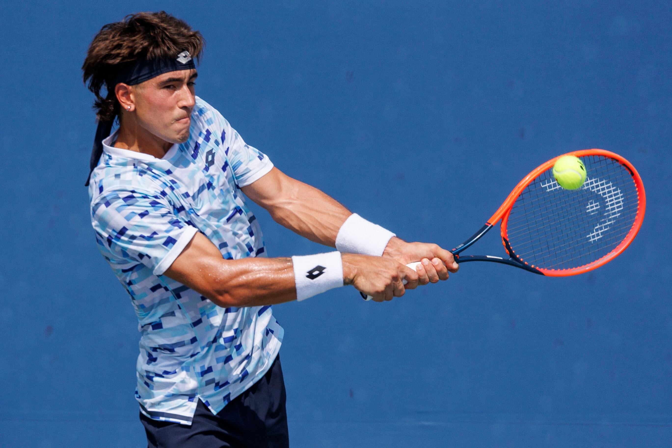 El tenista argentino Francisco Comesaña busca dar un nuevo golpe en el US Open (EFE/Sarah Yenesel) 