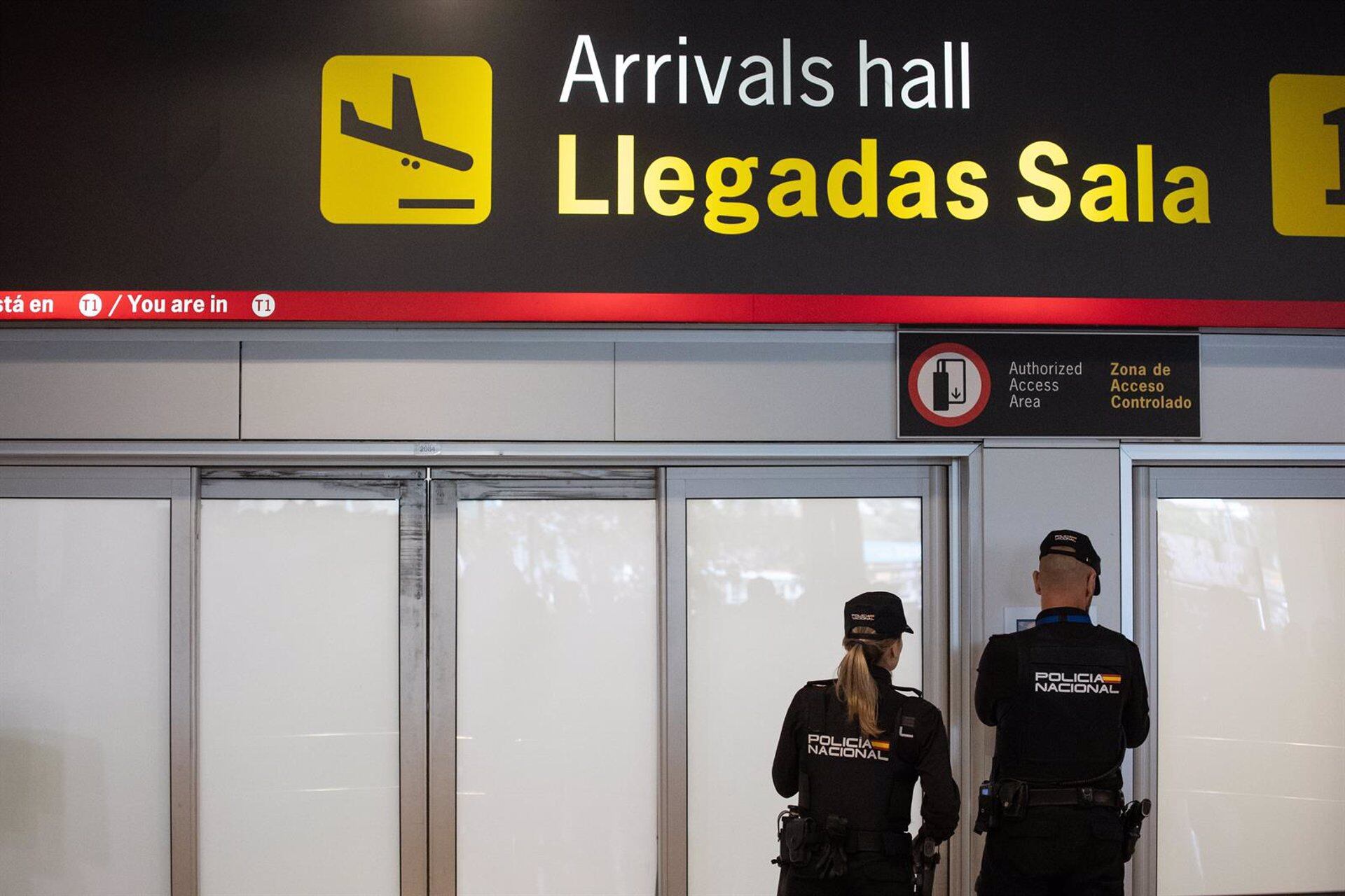 Puerta de llegadas aeropuerto Madrid-Barajas (Alejandro Martínez Vélez / Europa Press)
