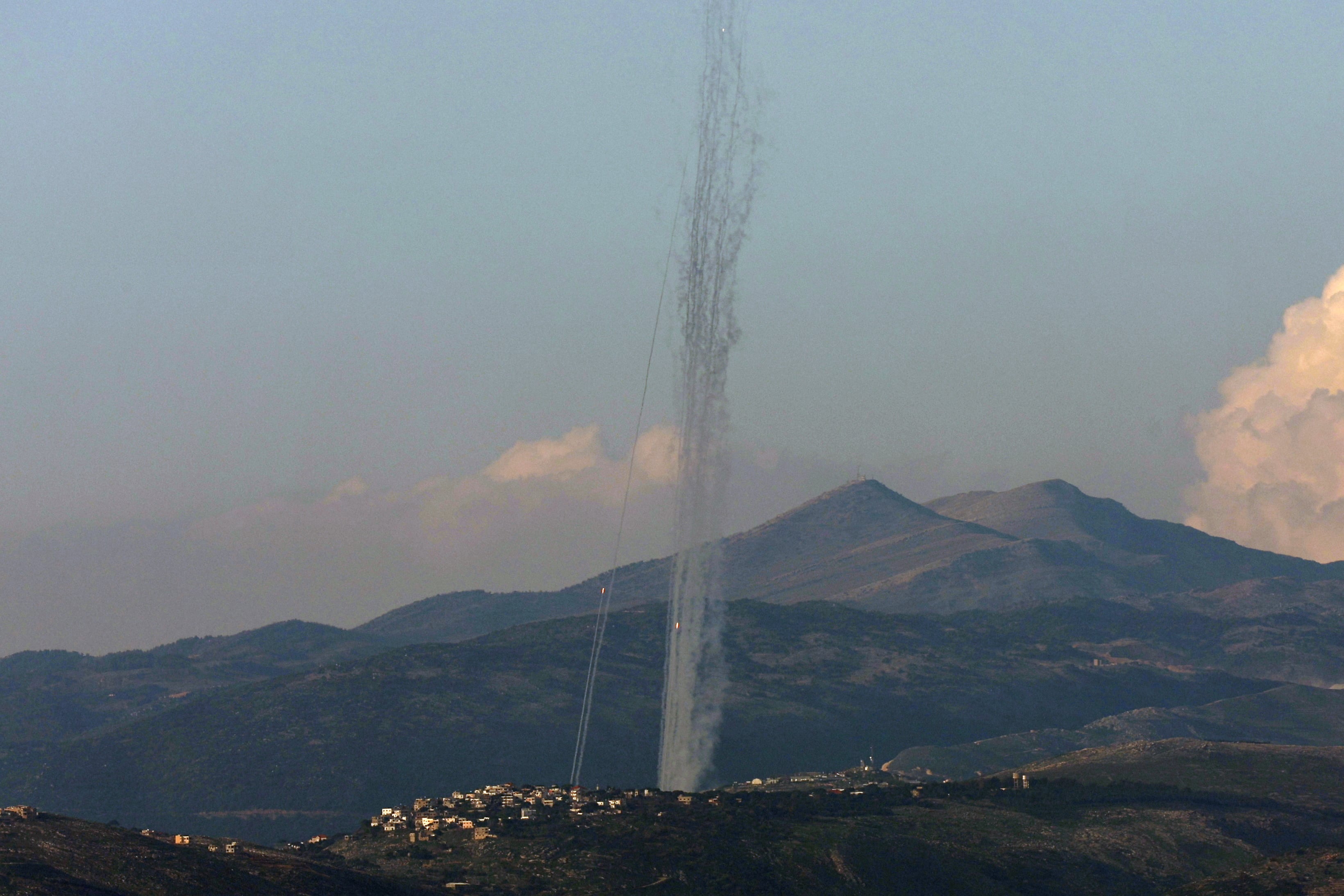 Israel denunció que más de 100 cohetes fueron disparados desde el Líbano hacia el norte de su territorio