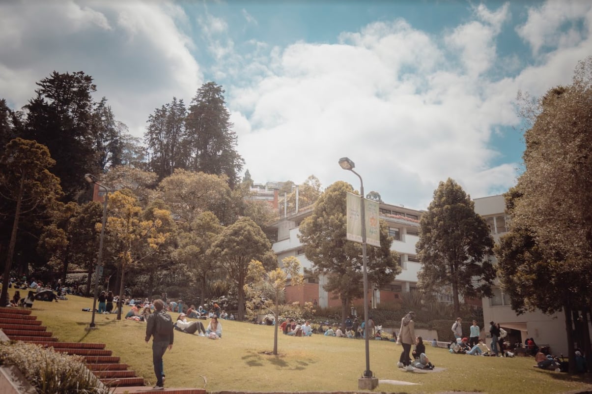 Los estudiantes desarrollan habilidades de autogestión y disciplina, altamente valoradas en el entorno profesional - cortesía Universidad de los Andes