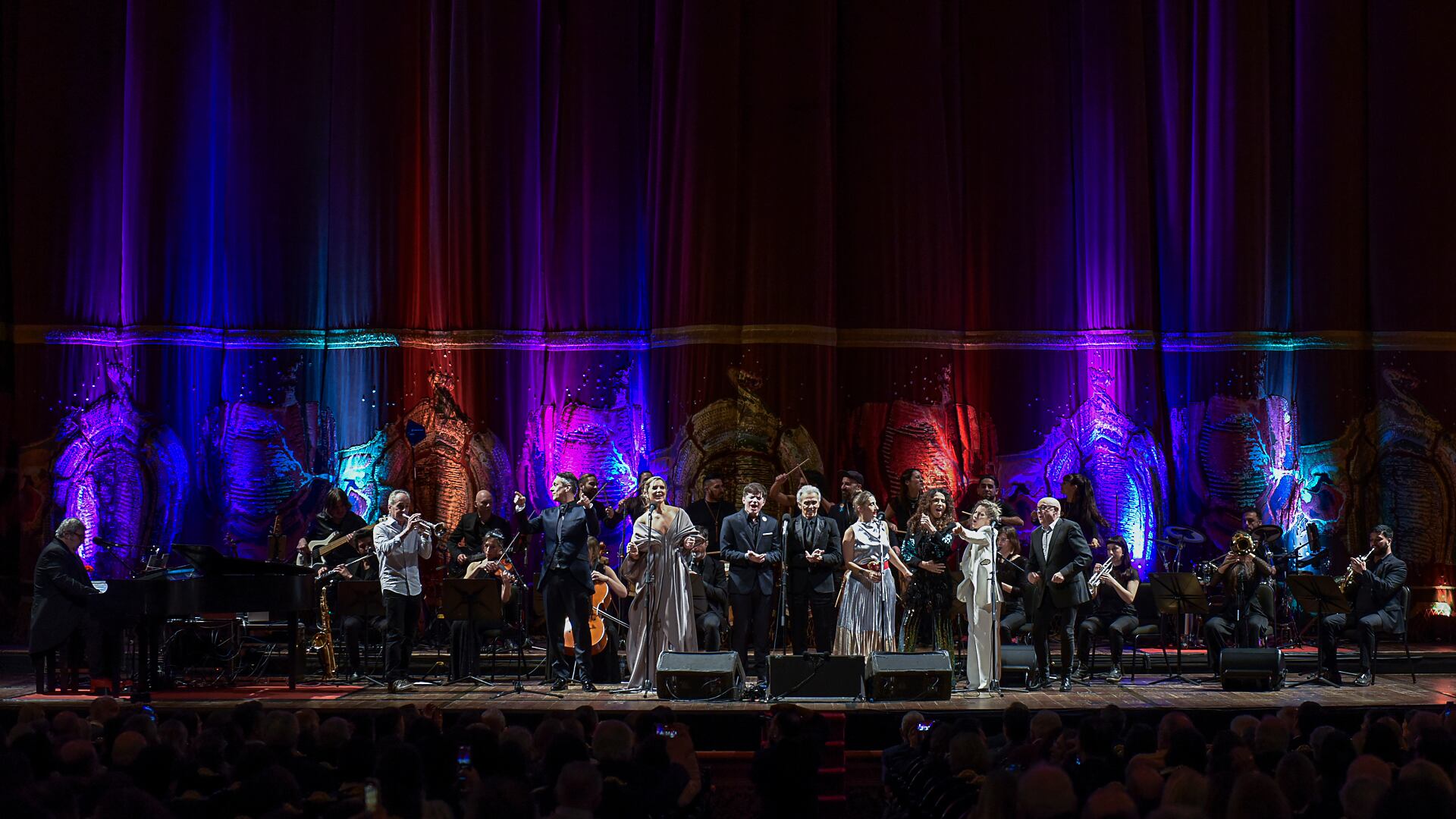 Teatro Colón - Gala de la Cooperadora del Hospital de Niños Dr. Ricardo Gutiérrez celebra su 10º Aniversario