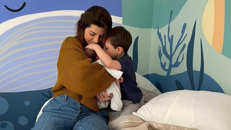 Carolina Cruz, por medio de su cuenta de Instagram, compartió un tierno momento entre Matías Palomeque, su hijo mayor, junto a Salvador, su hijo de pocos meses de vida. Foto: Redes