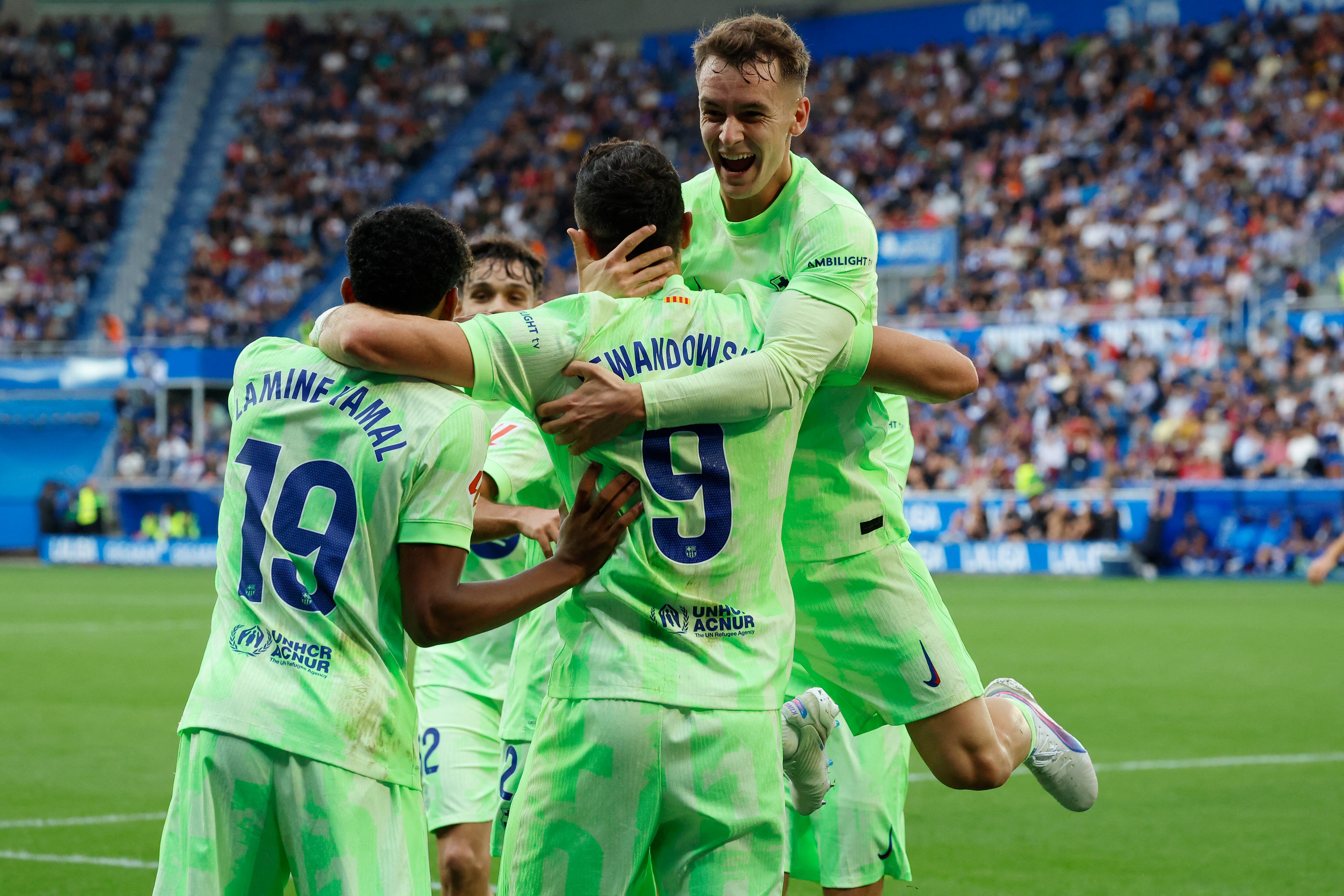 Los jugadores del Barcelona celebrando un gol ante el Alavés (REUTERS/Vincent West)