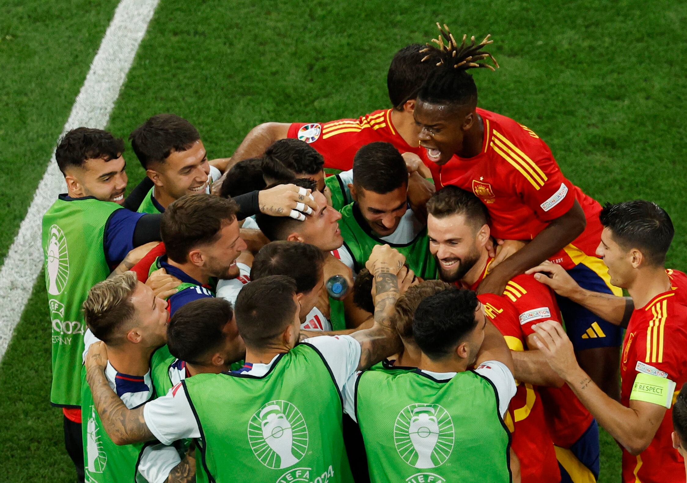 Los jugadores de España celebrando un gol en el partido ante Francia (REUTERS/Heiko Becker)