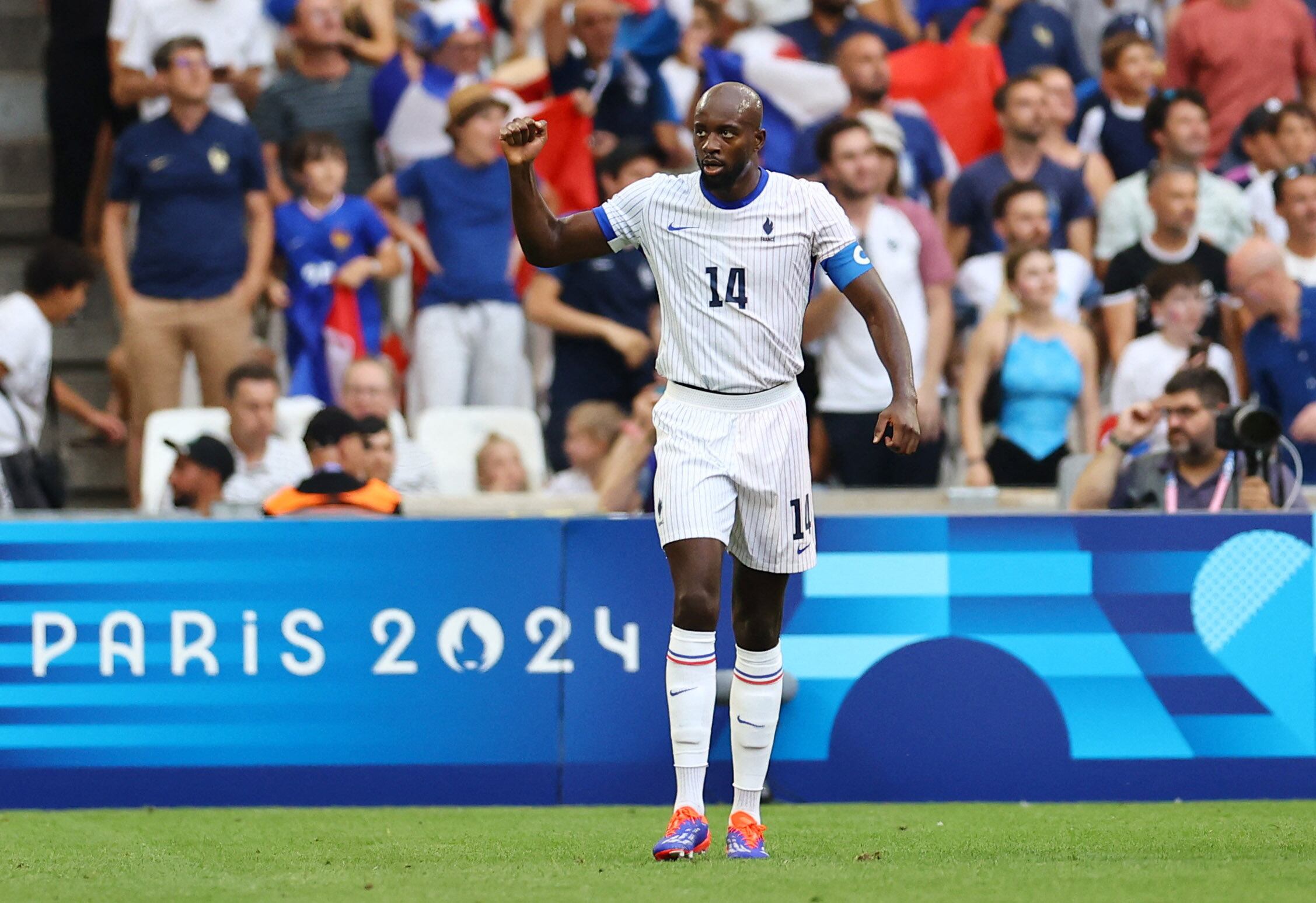 Juegos Olímpicos de París 2024 - Fútbol - Grupo A Masculino - Nueva Zelanda vs Francia - Estadio de Marsella, Marsella, Francia - 30 de julio de 2024. Jean-Philippe Mateta de Francia celebra al anotar su primer gol (REUTERS/Luisa González)