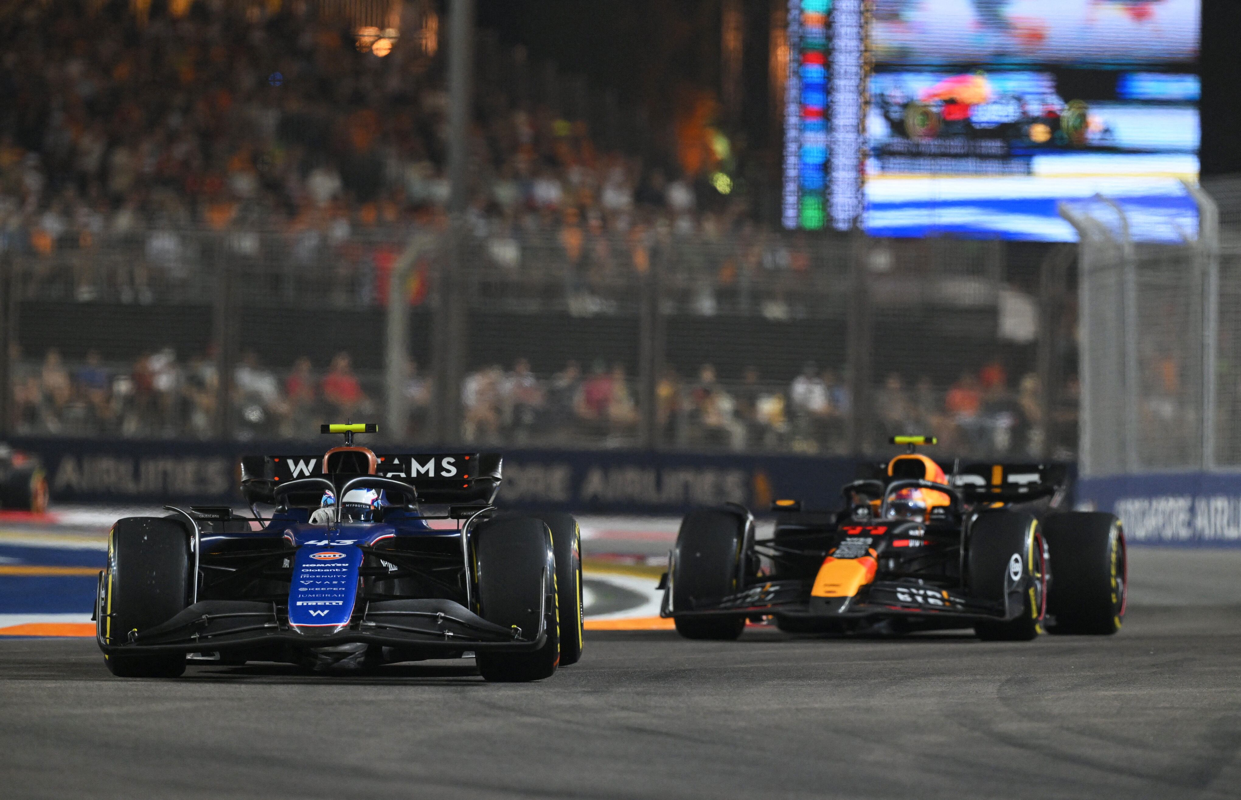 Franco Colapinto y Checo Pérez pelean por el 10° lugar (REUTERS/Caroline Chia)