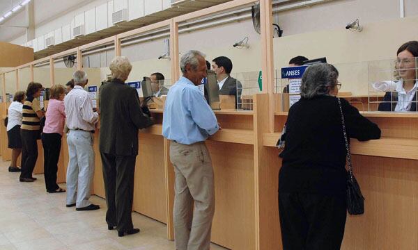 La dialéctica sostenida, en cuanto a los números de actualización de los haberes previsionales, no es exclusiva de la gestión actual, sino de la conjunción de diferentes parámetros utilizados para la movilidad (Foto: Télam)