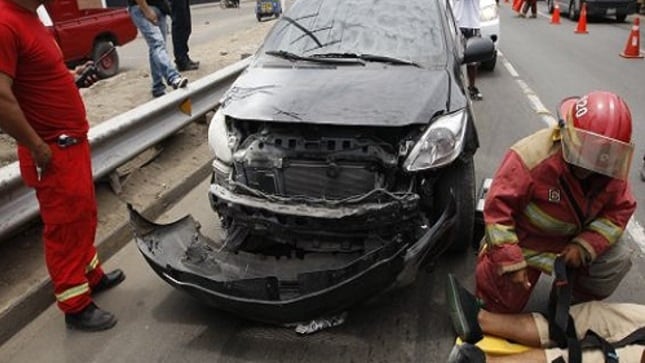 Accidente de tránsito en Puente Piedra ocasiona la muerte de dos personas.