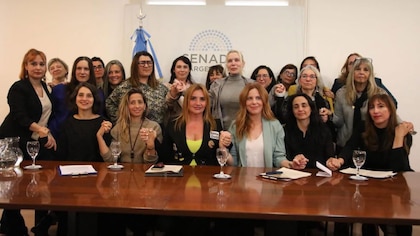 Presentaron un informe con 19 testimonios de mujeres que denuncian al periodista Pedro Brieger por acoso sexual