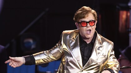 Elton John subasta toda su ropa en Internet