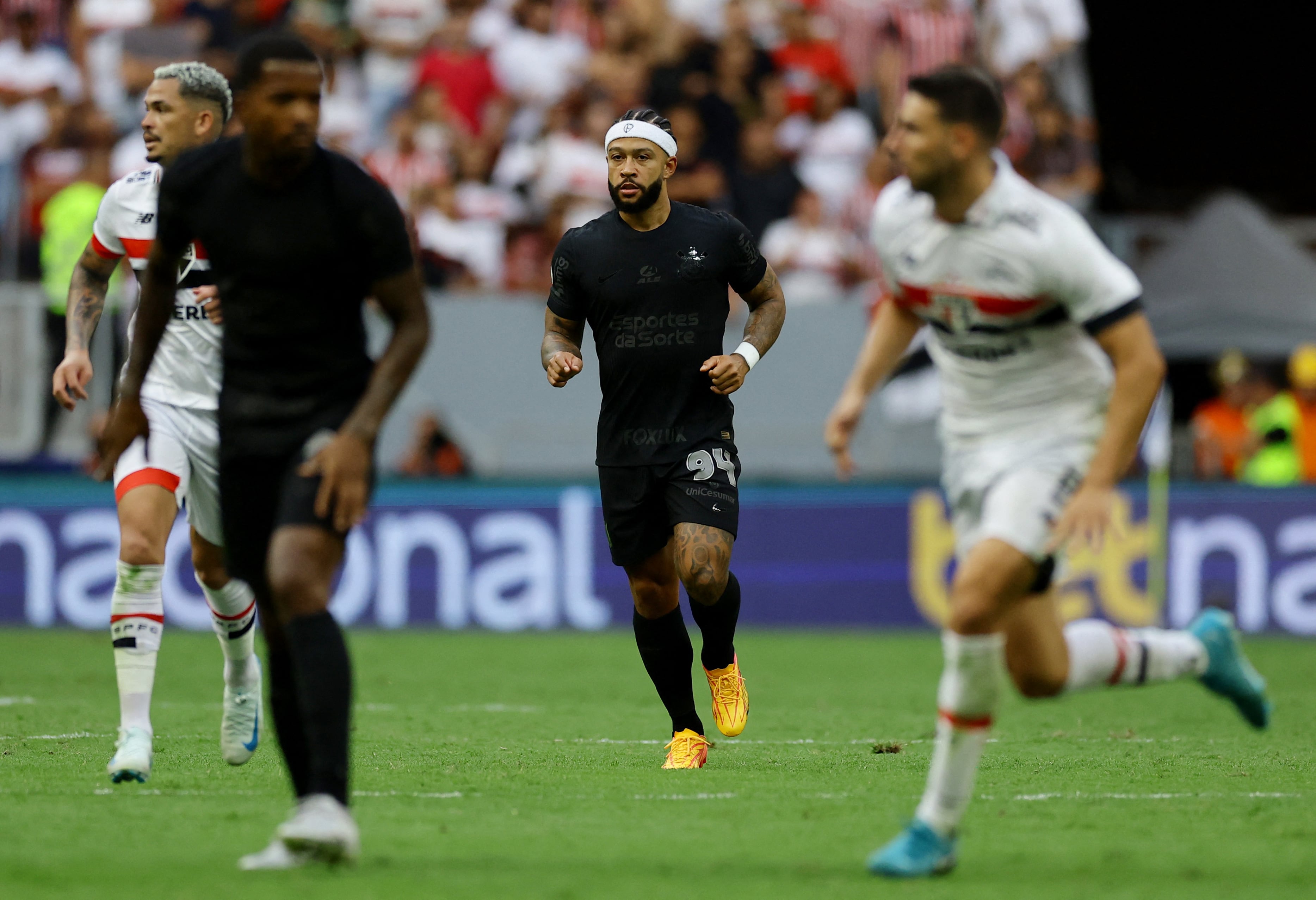 Memphis Depay arrancó con el pie izquierdo en el Corinthians y los hinchas se están impacientando con su equipo en zona de descenso (REUTERS/Ueslei Marcelino)