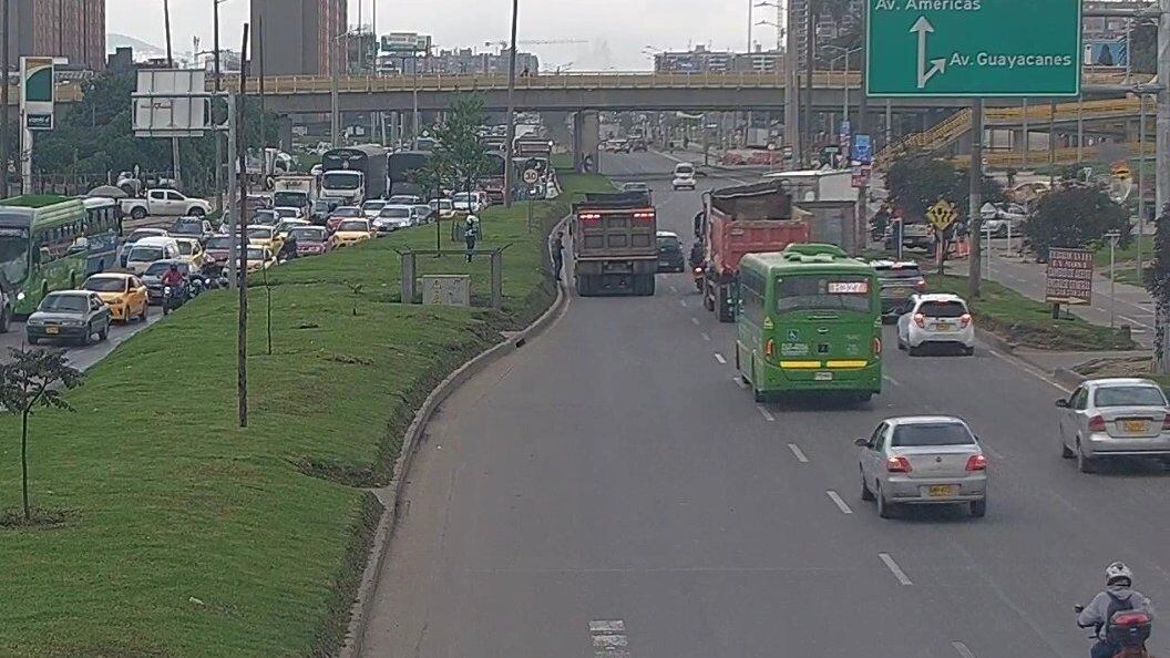 Se varó una volqueta en la avenida Cali - crédito @BogotaTransito/X