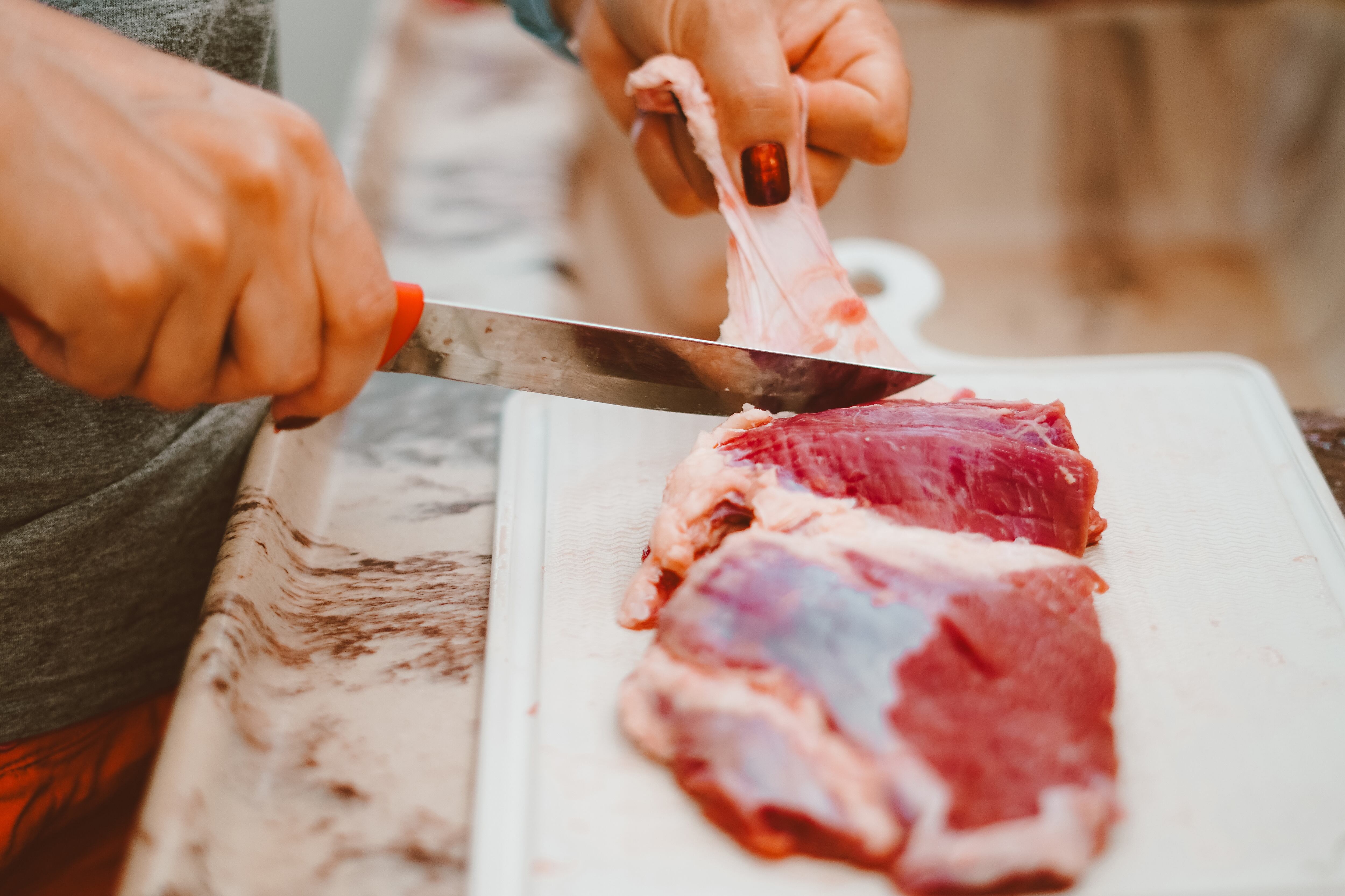 La carne roja es rica en hierro hemo (Shutterstock España)