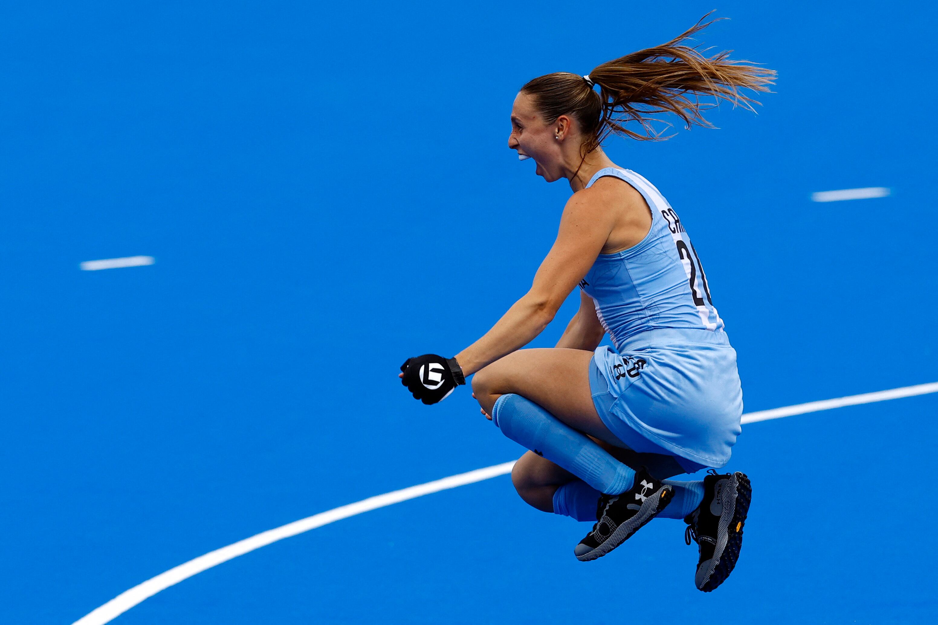 Sofía Cairó festeja el gol de penal que le valió la medalla de bronce a Las Leonas en París 2024 (REUTERS/Anushree Fadnavis)