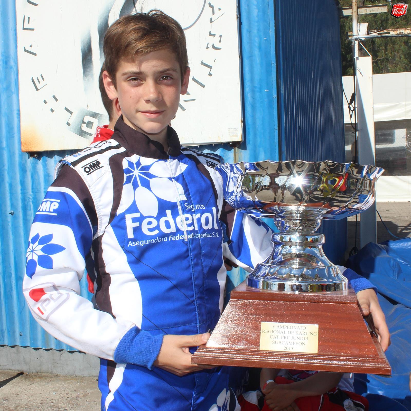 Franco con uno de sus trofeos en el karting (Andrea Trofimczuk)