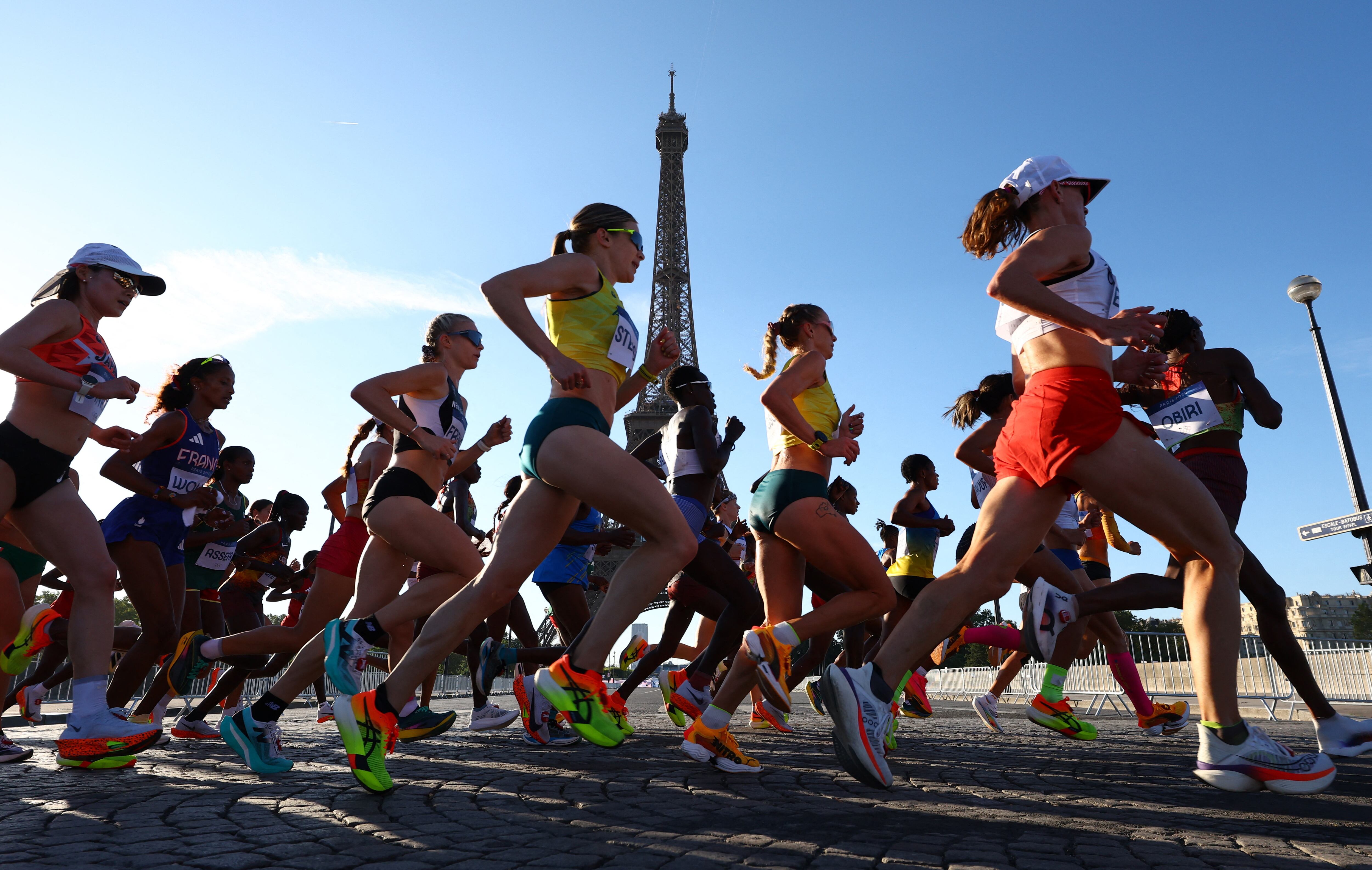 Paris 2024 Olympics - Athletics - Women's Marathon - Paris, France - August 11, 2024. Jessica Stenson of Australia in action as she runs past the Eiffel Tower during the race. REUTERS/Piroschka Van De Wouw