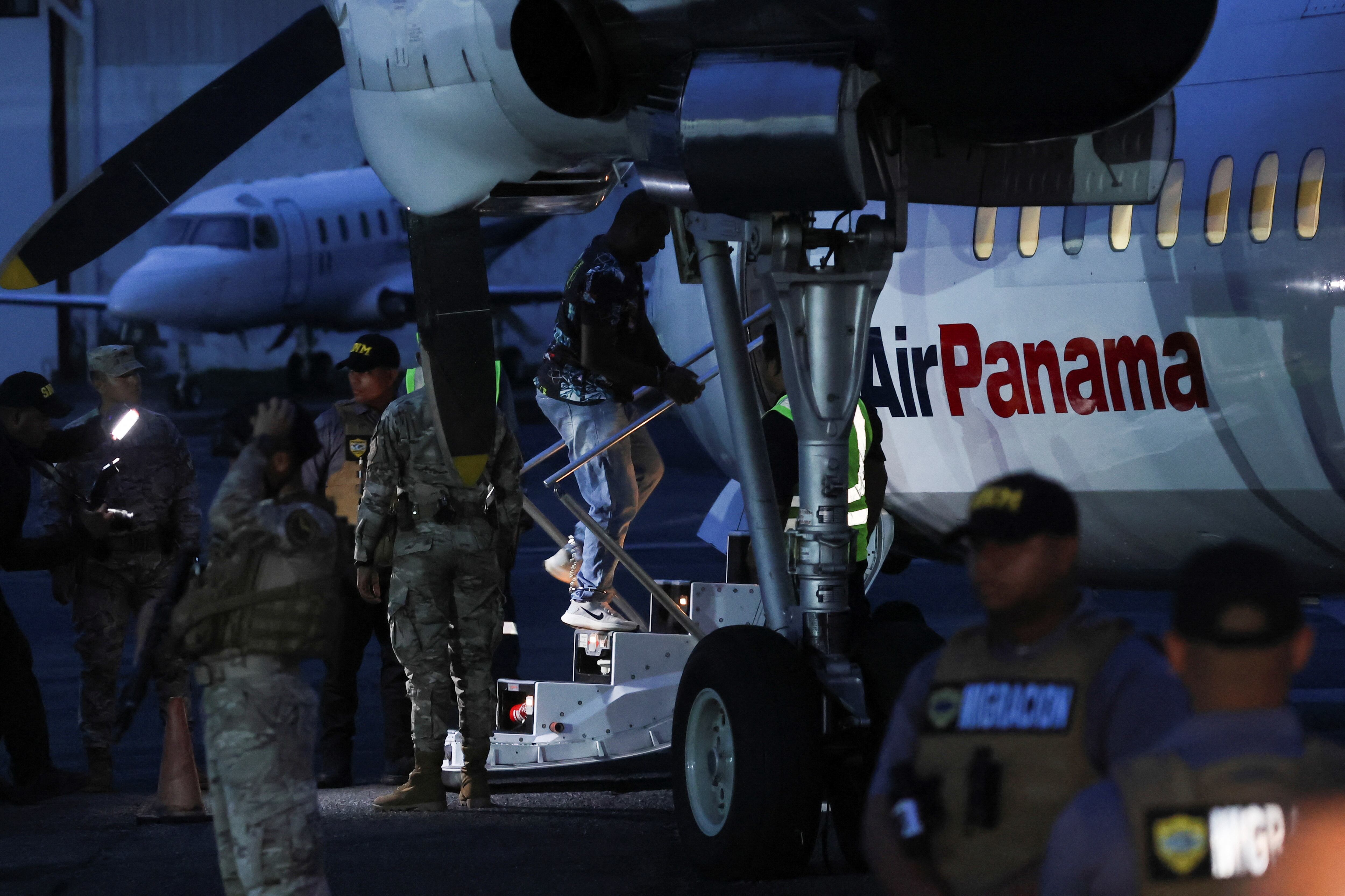 El viceministro de Seguridad de Panamá, Luis Felipe Icaza, aseguró que entre los deportantes hay un integrante del Clan del Golfo - crédito Aris Martinez/REUTERS