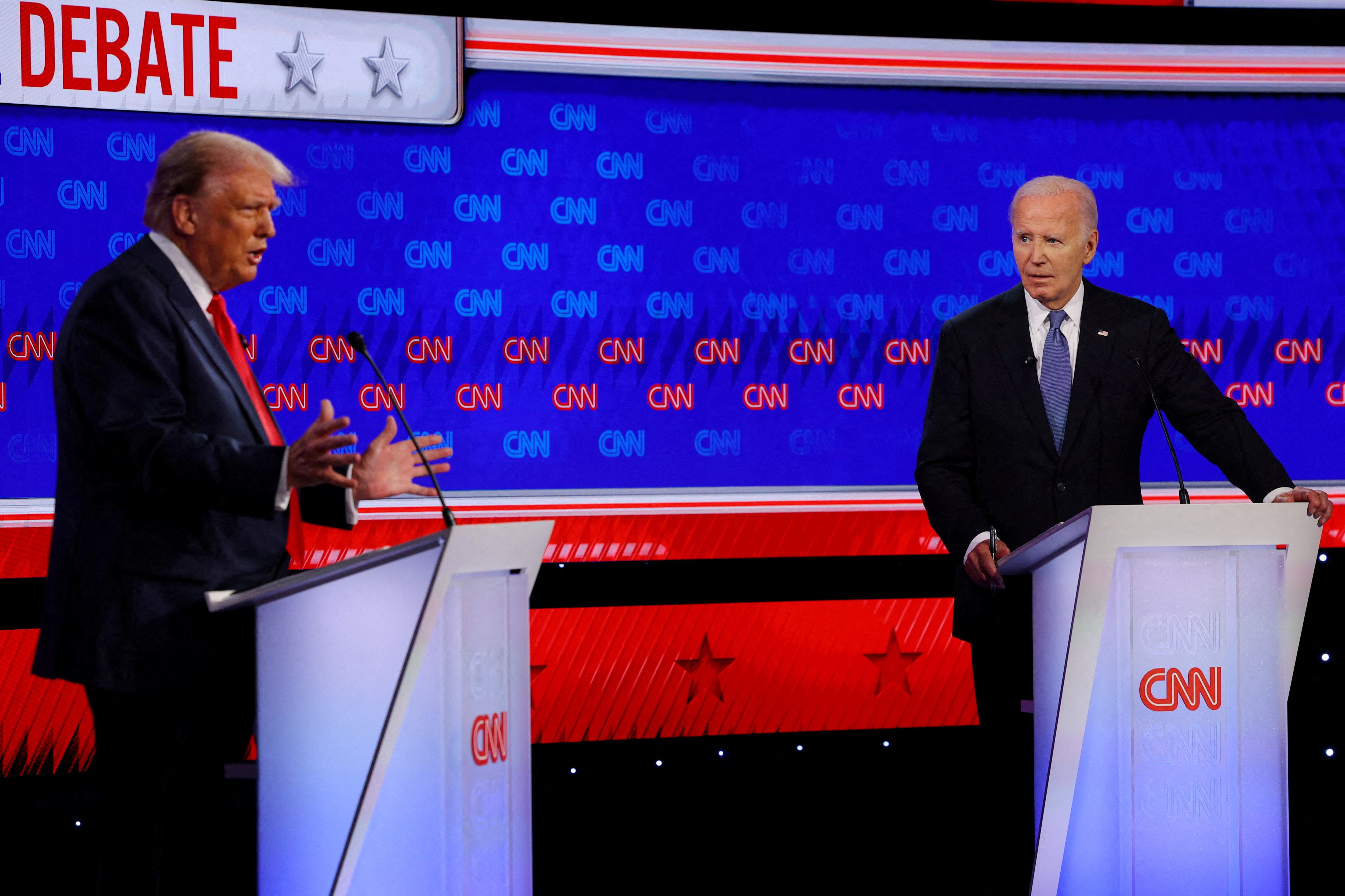 Biden tomó las críticas en su contra y las dirigió a Trump, recordando un error que dijo durante el debate (REUTERS)