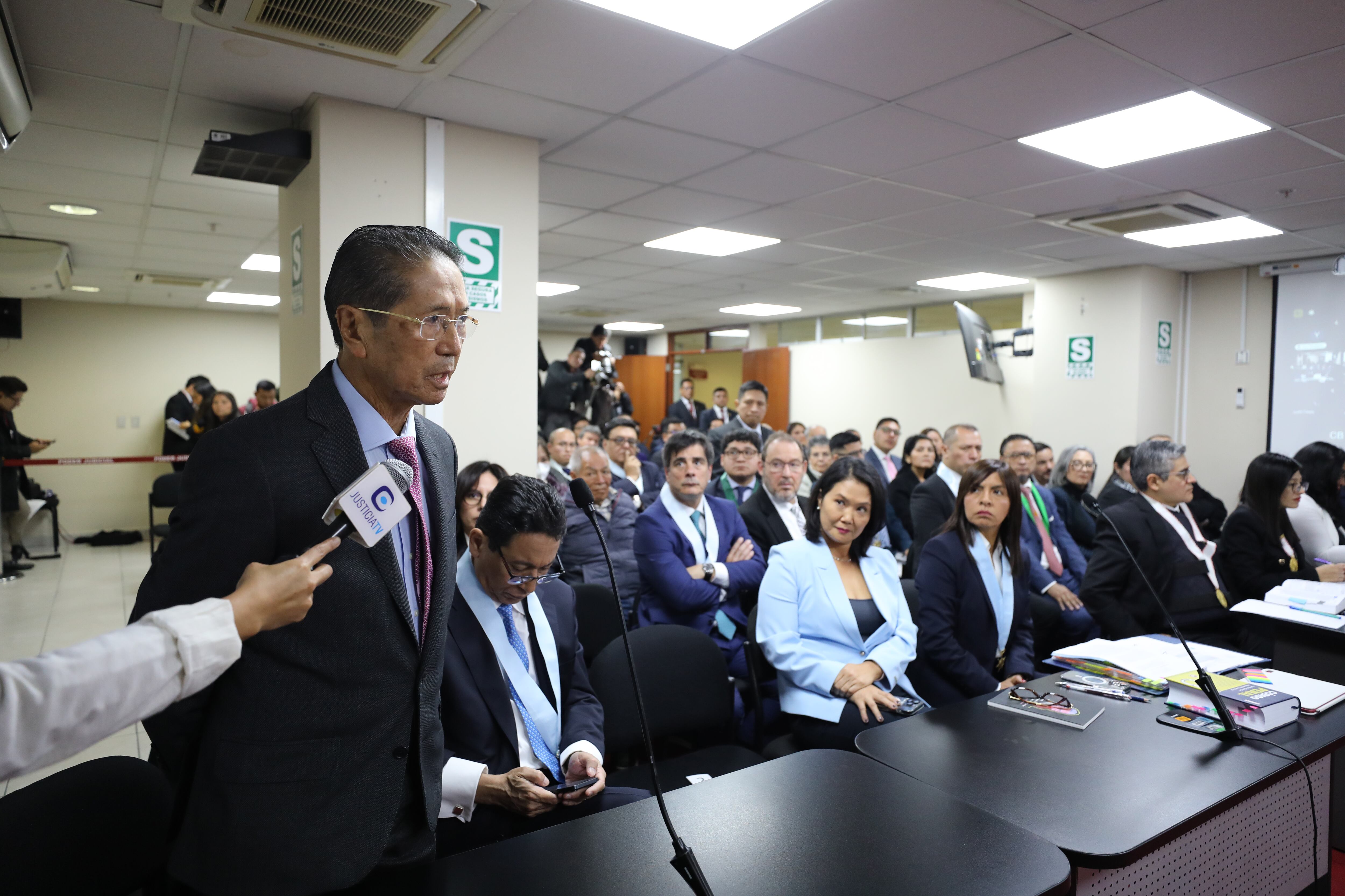 Detalles, incidencias, y personajes durante el primer día del juicio contra Keiko Fujimori y Fuerza Popular por el Caso Cócteles. Poder Judicial