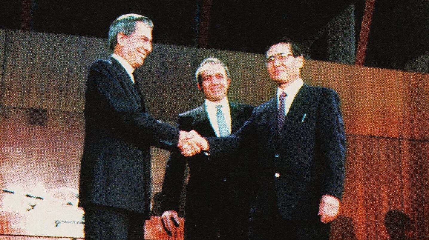 Mario Vargas Llosa y Alberto Fujimori durante el debate presidencial del 1990.