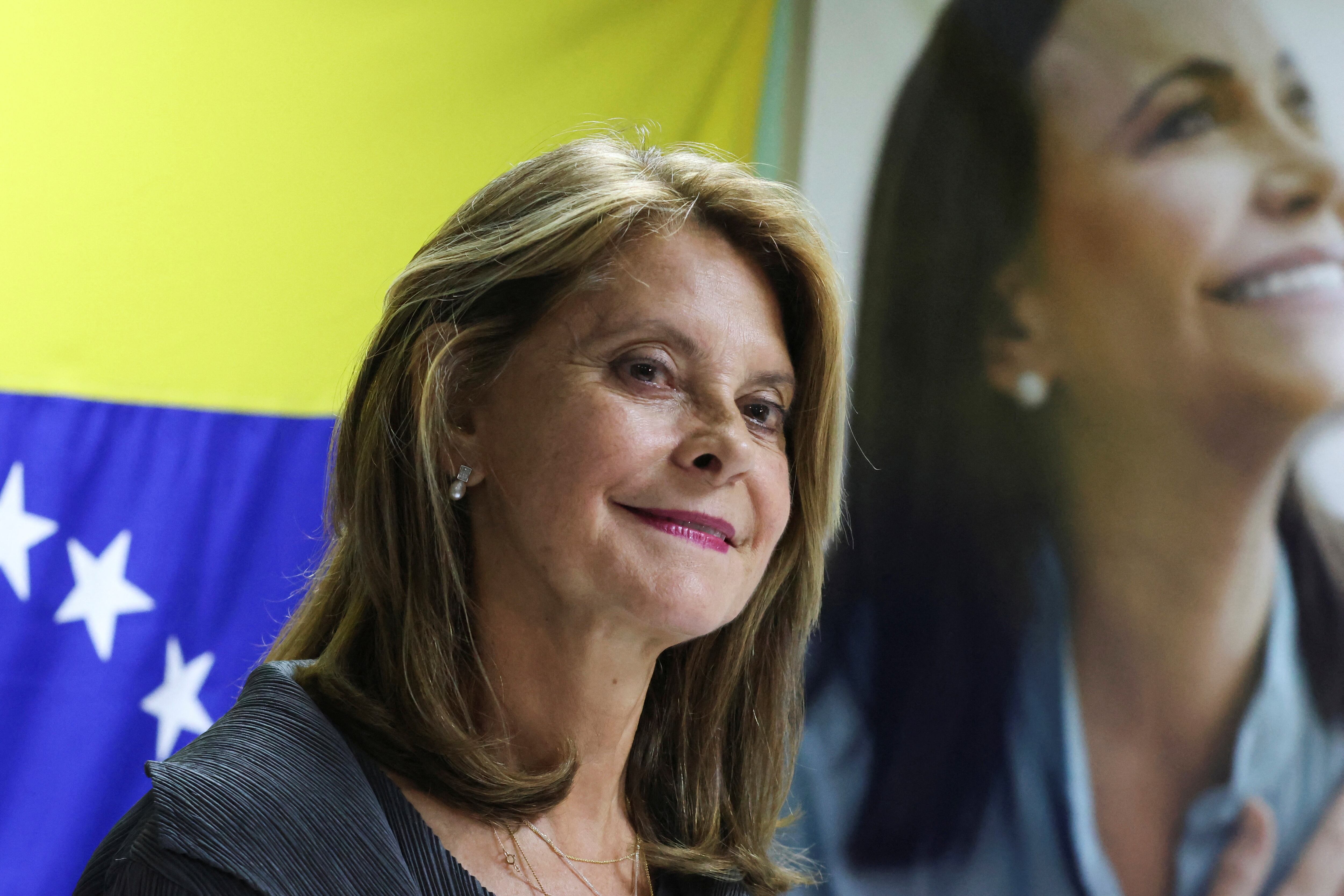 Marta Lucía Ramírez instó a los venezolanos a votar masivamente tras ser rechazada su entrada al país para observar los comicios (REUTERS/Aris Martinez)