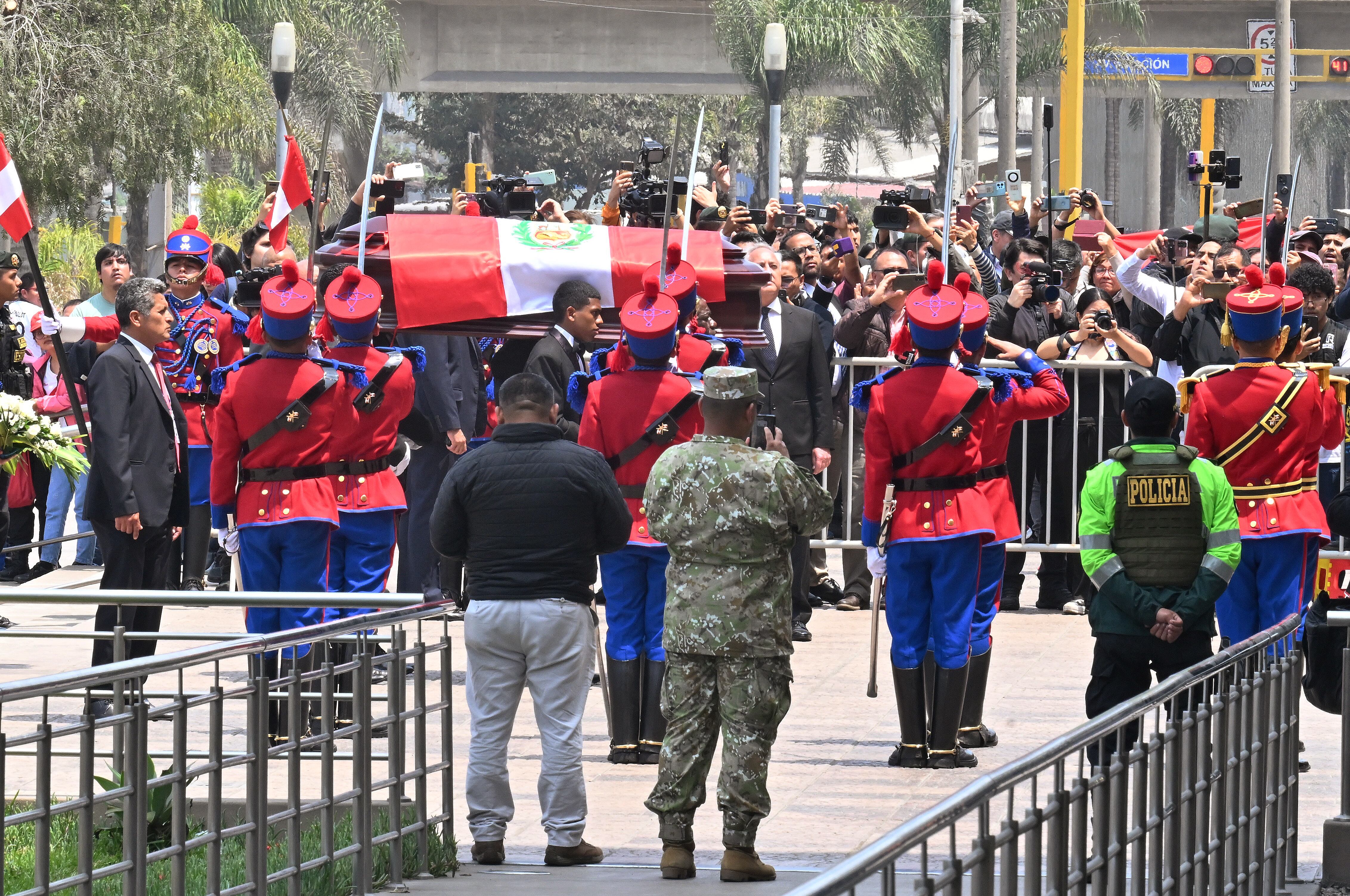 Velorio de Alberto Fujimori en el Ministerio de la Cultura